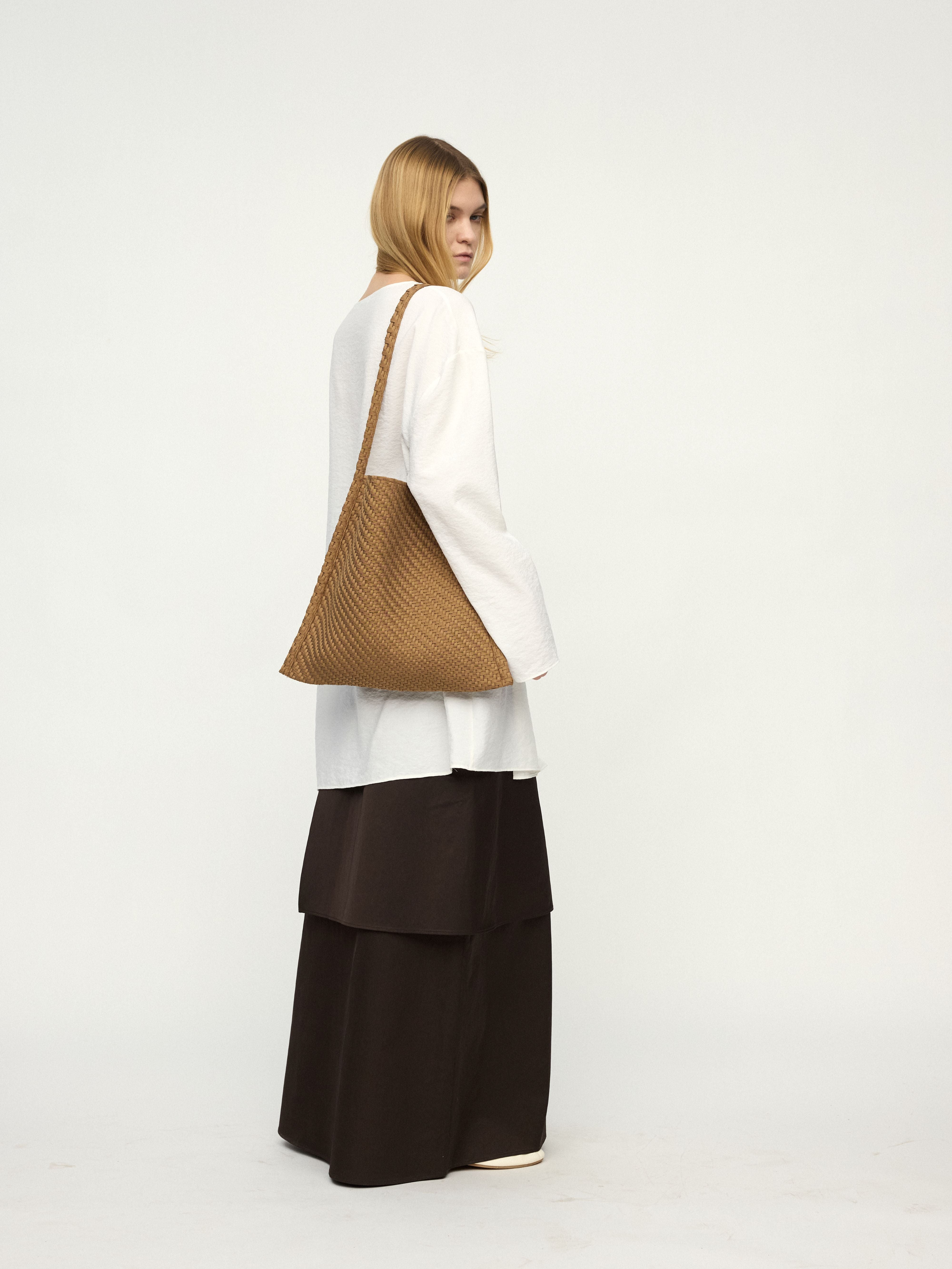 PREAW25 - GOLDEN AM TOTE