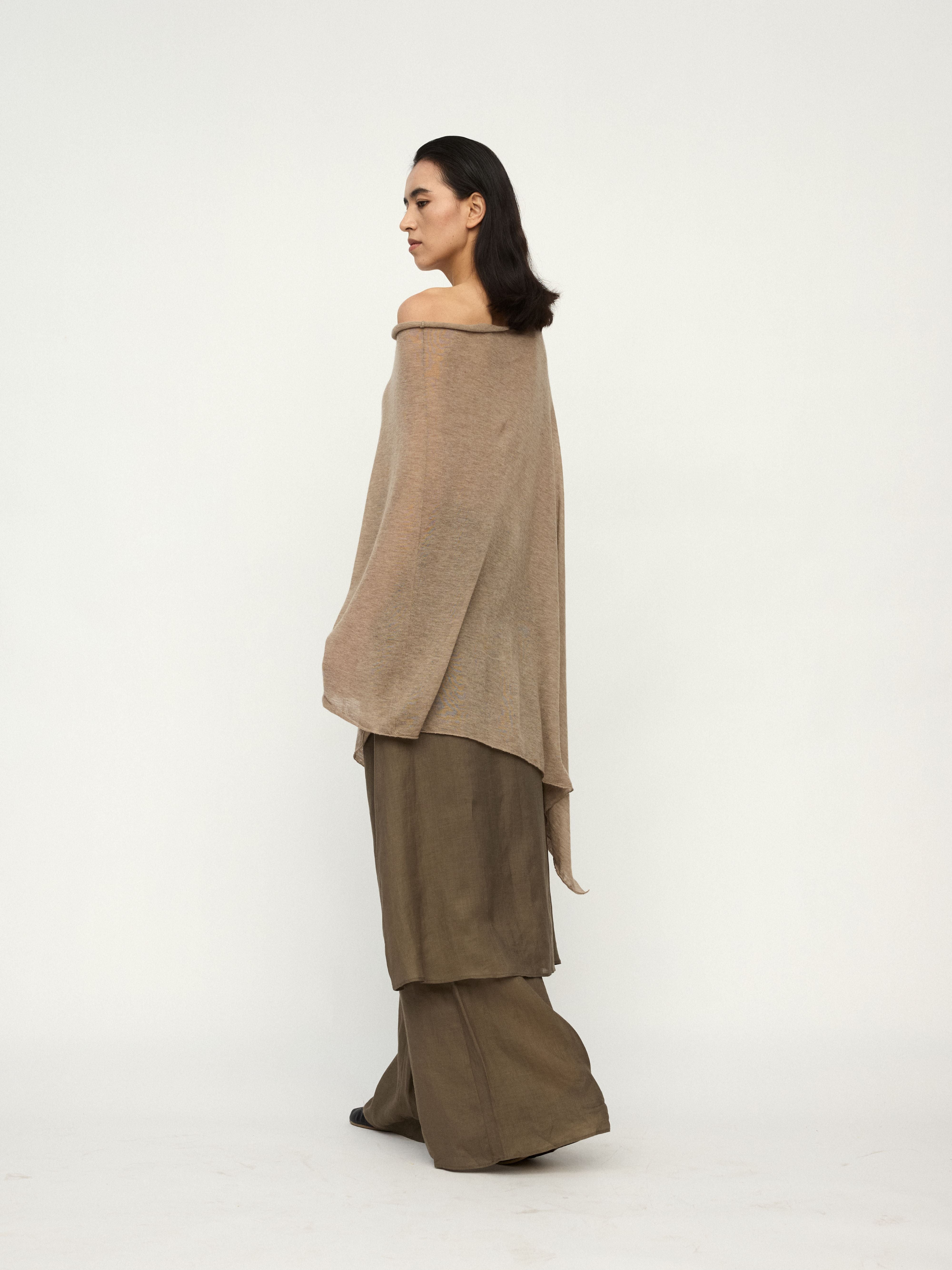 PREAW25 - BEIGE DRIP CAPE