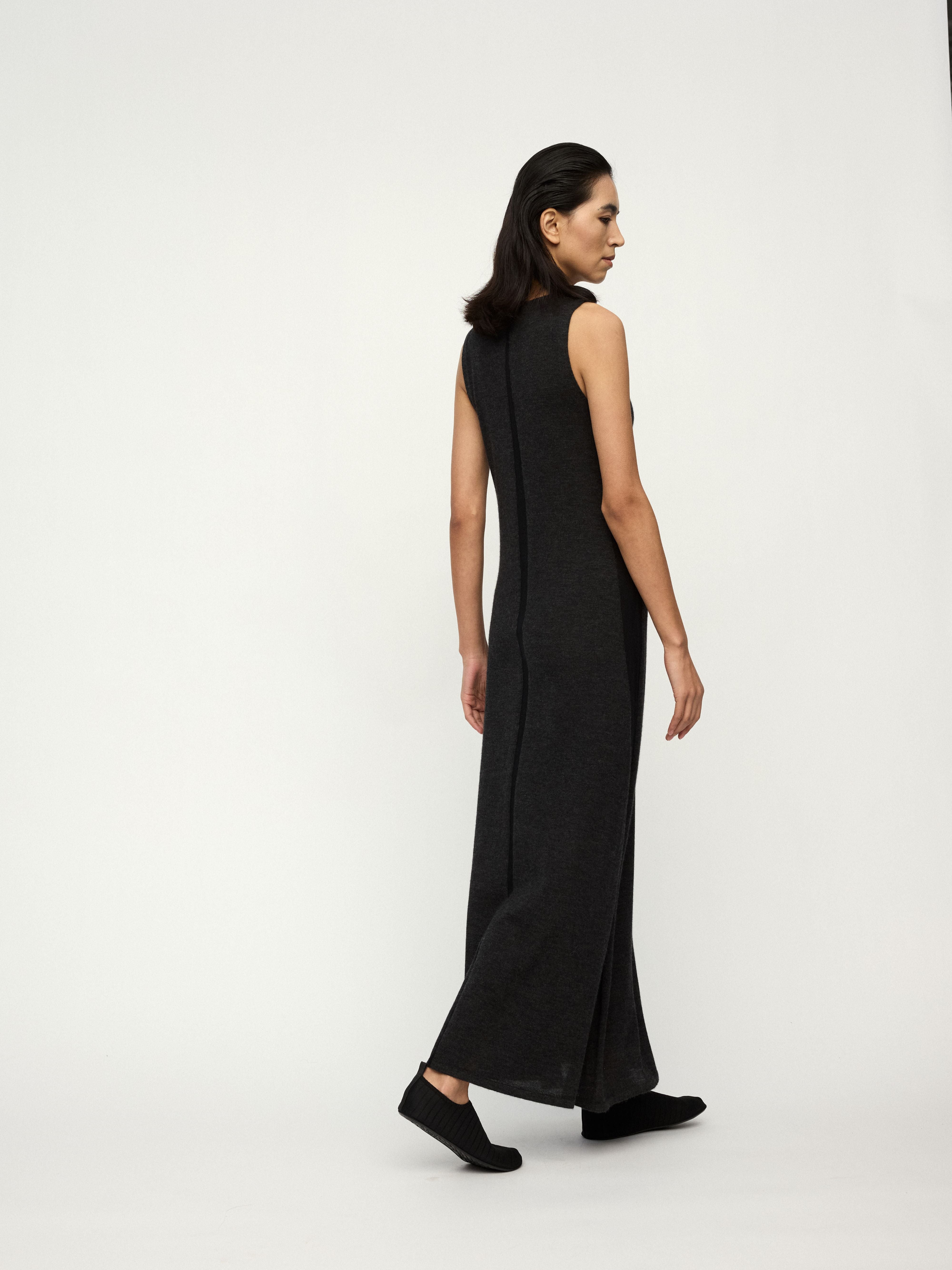 PREAW25 - DARK GREY LINE DRESS
