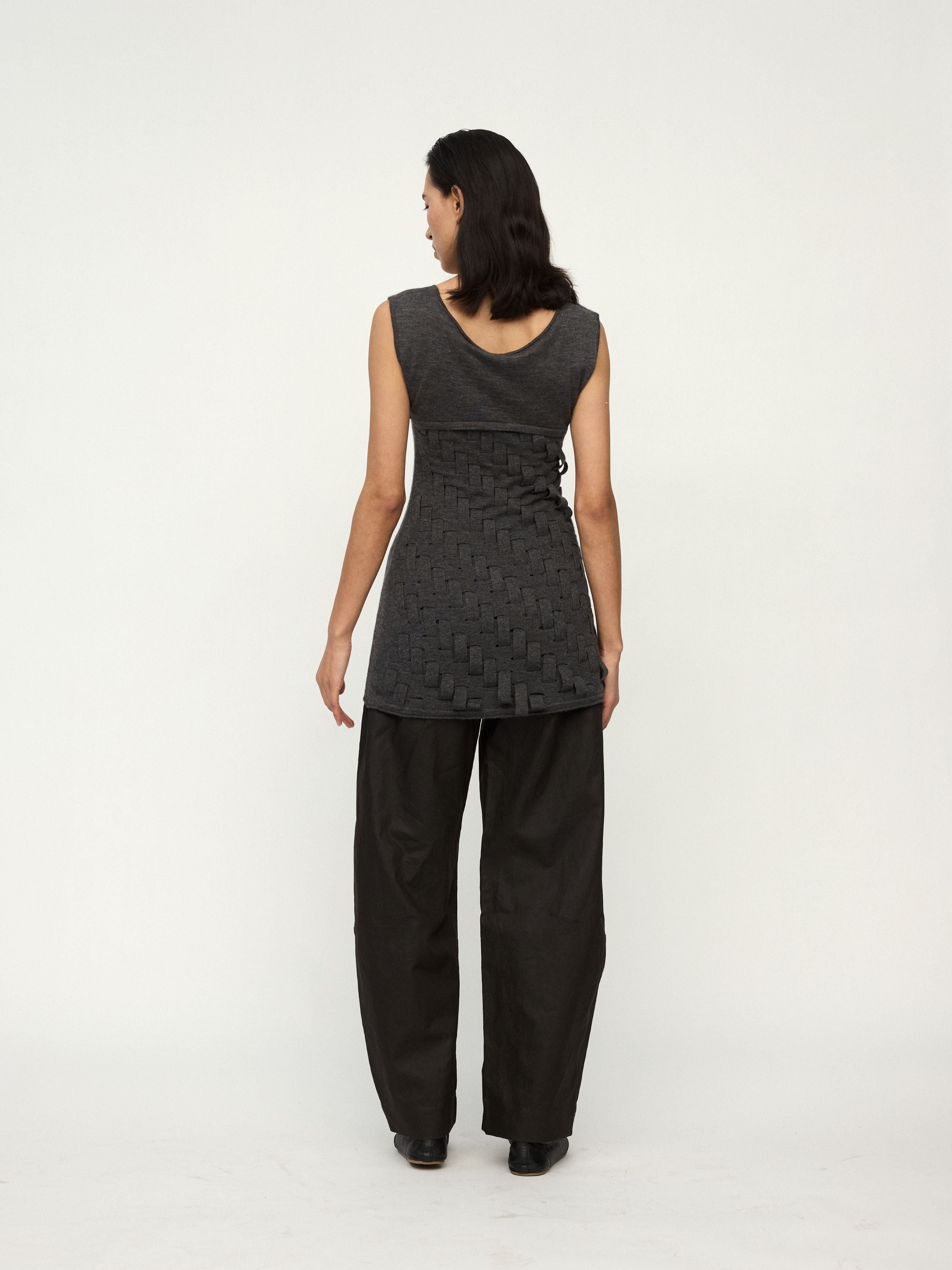 PREAW25 - DARK GREY BEQUIA TOP