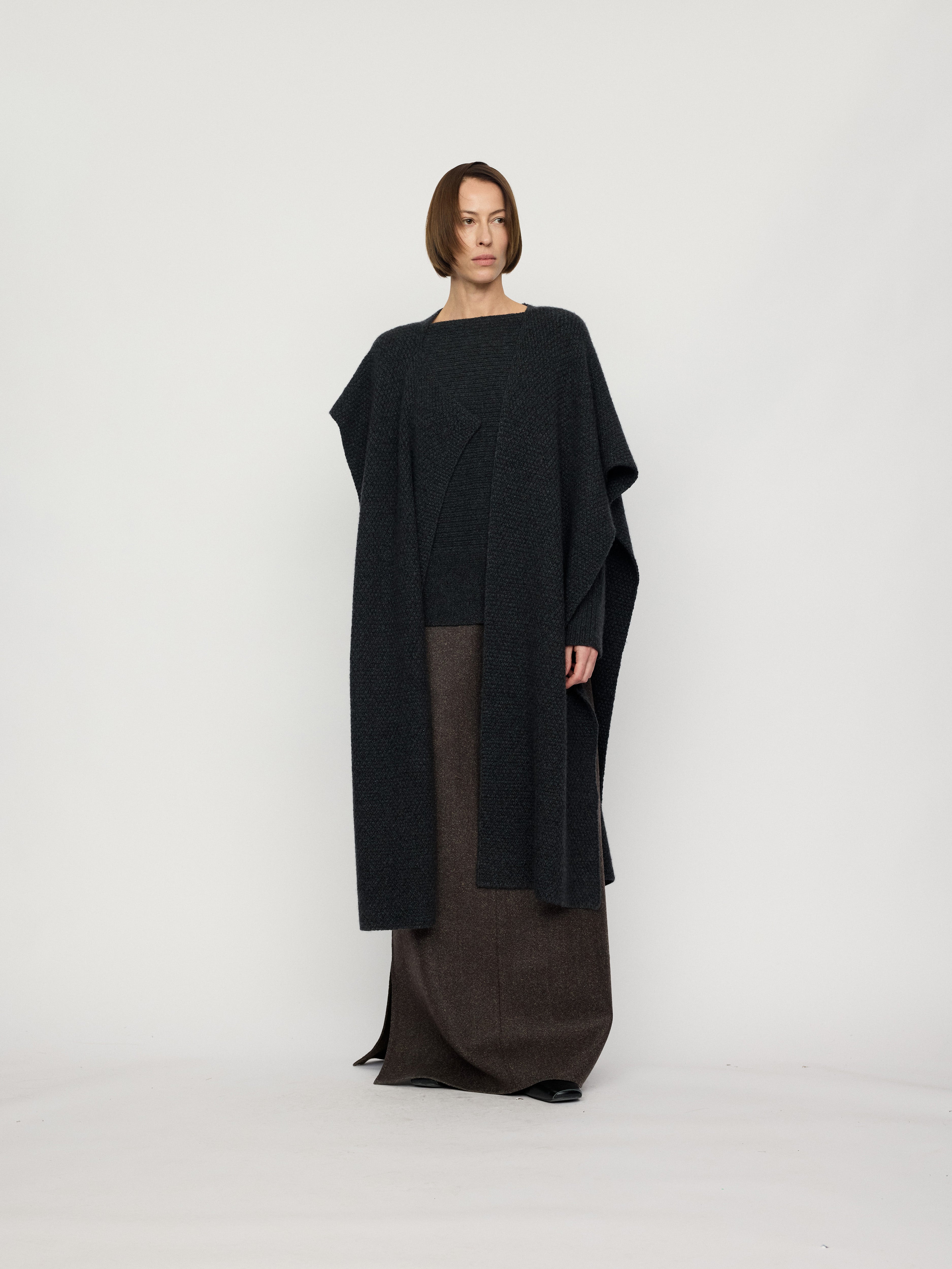 PREAW26 - LAVA BLACK MAUKE CAPE