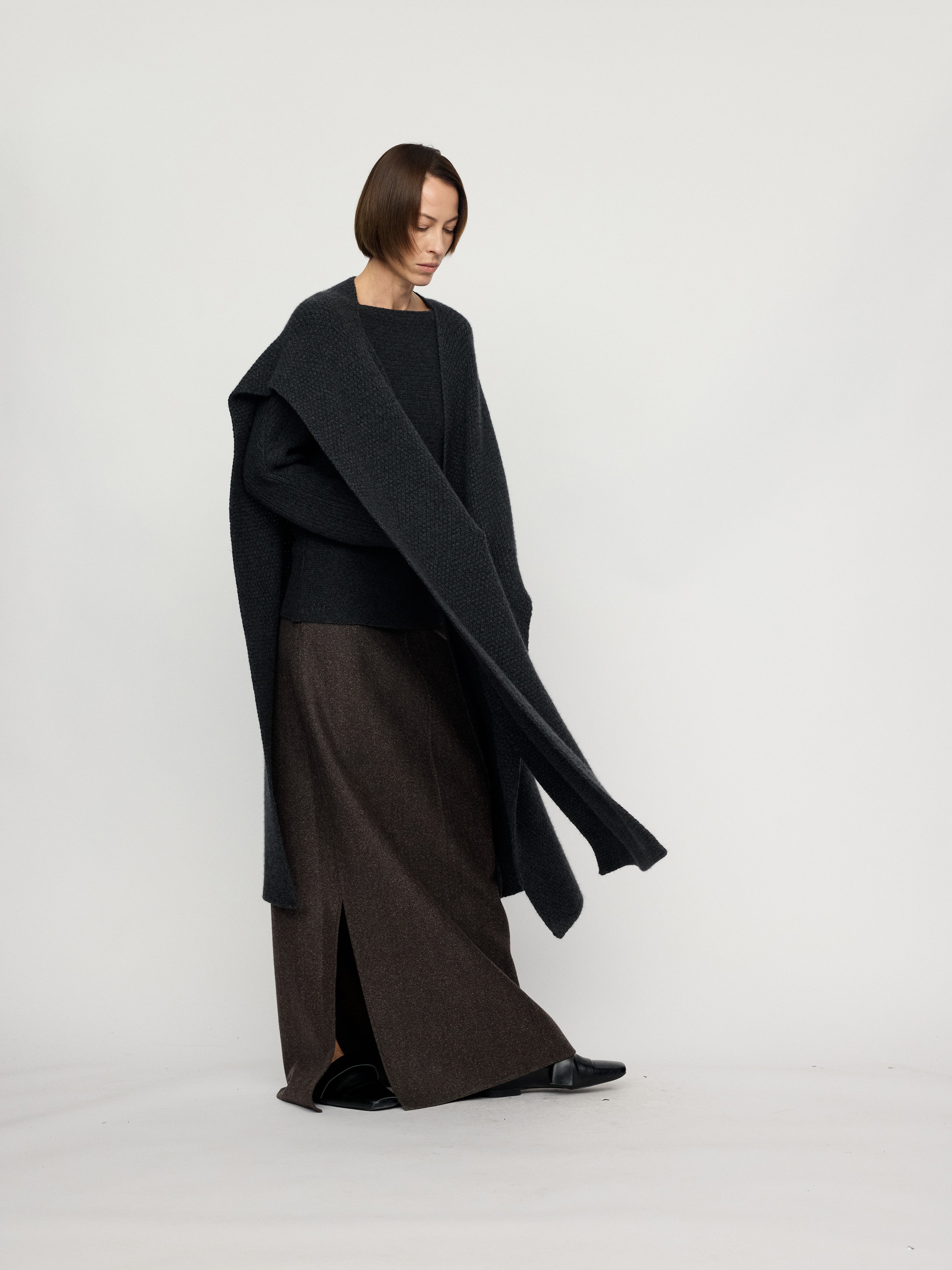 PREAW26 - LAVA BLACK MAUKE CAPE