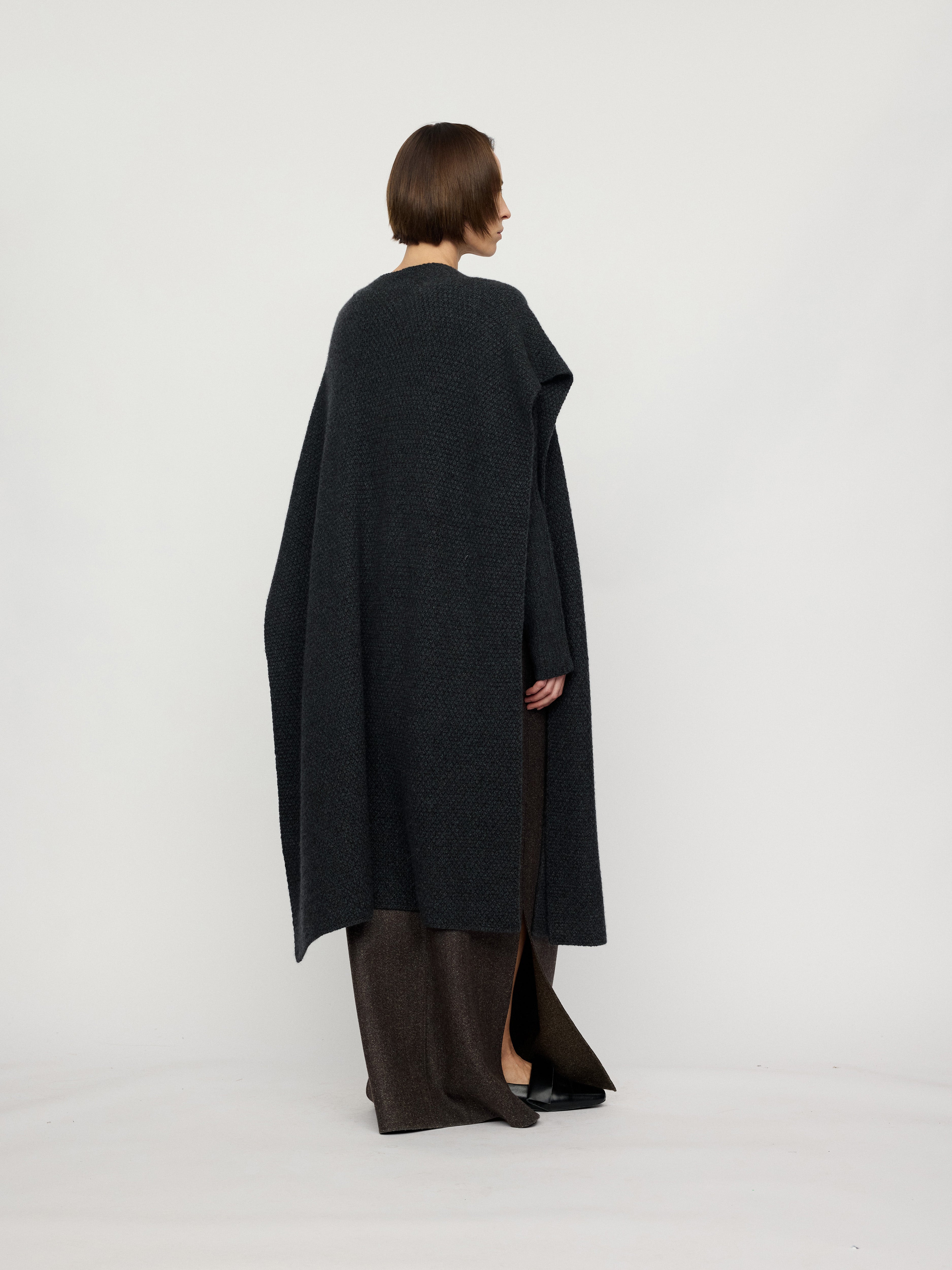 PREAW26 - LAVA BLACK MAUKE CAPE