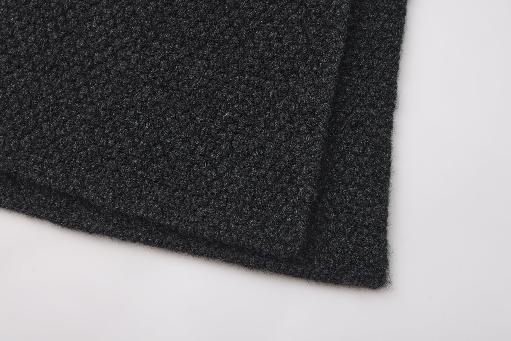 PREAW26 - LAVA BLACK MAUKE CAPE