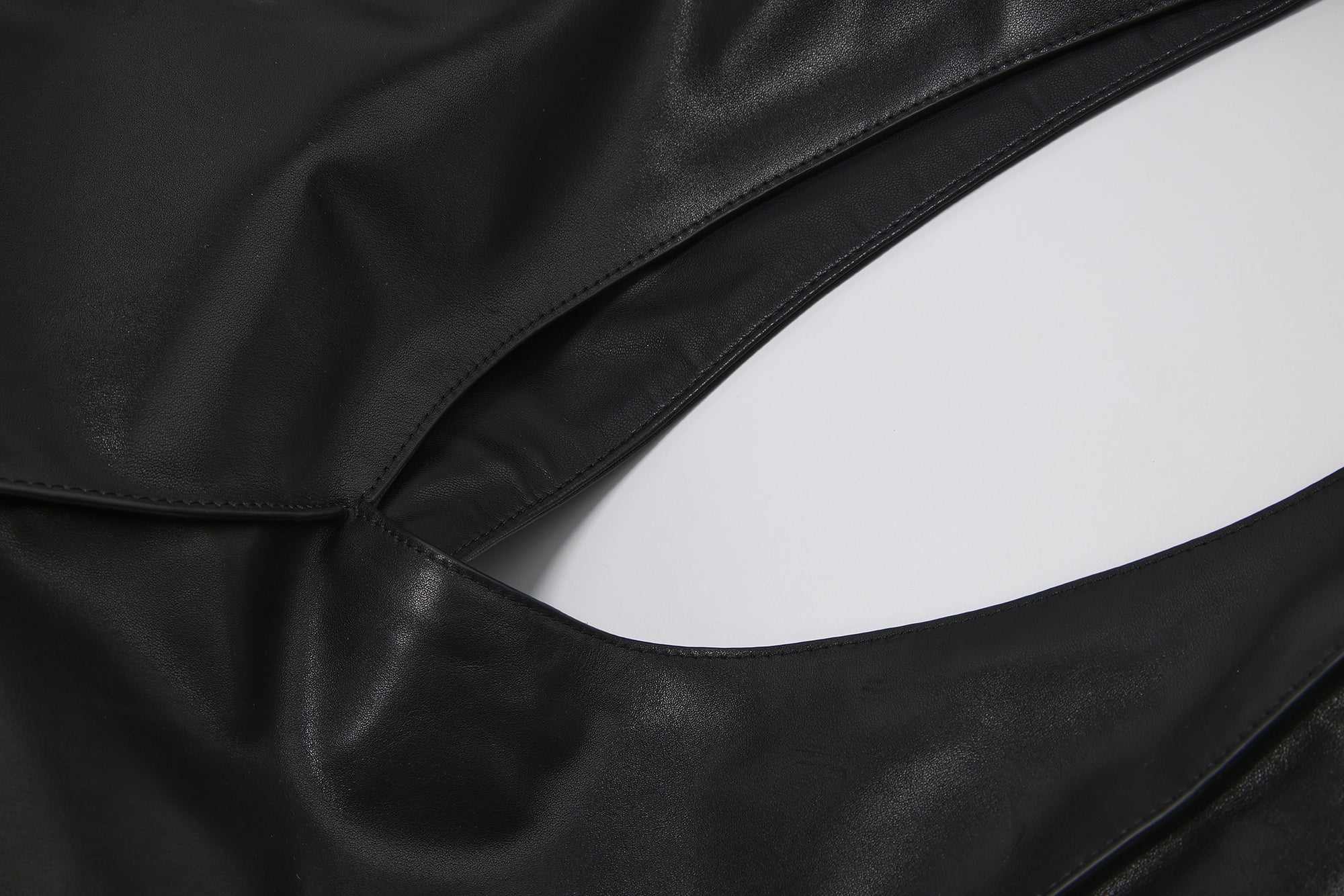 PREAW26 - BLACK TOBA BAG