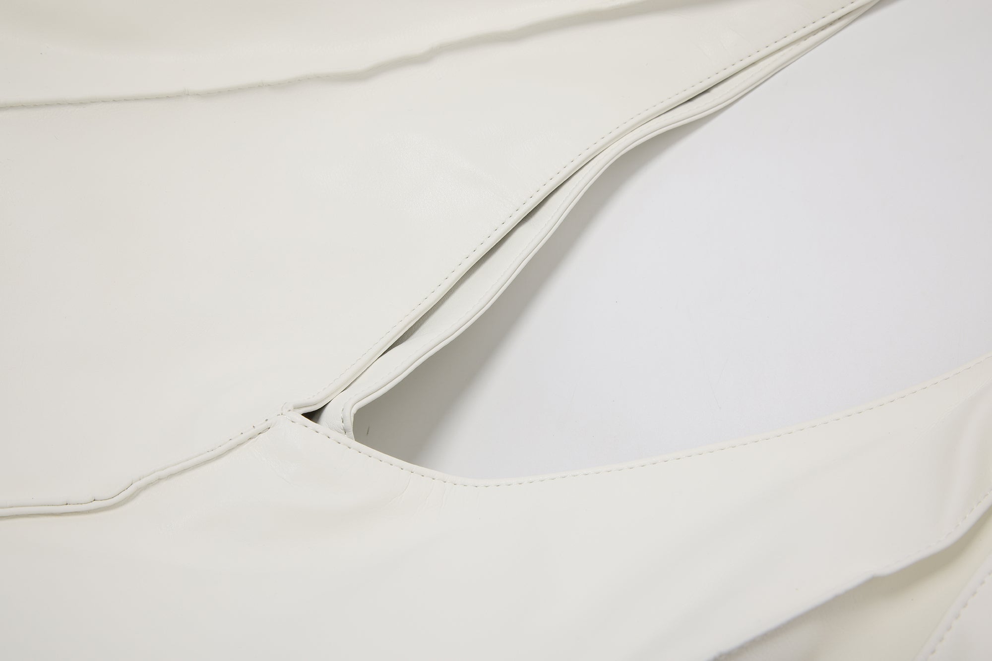 PREAW26 - IVORY TOBA BAG