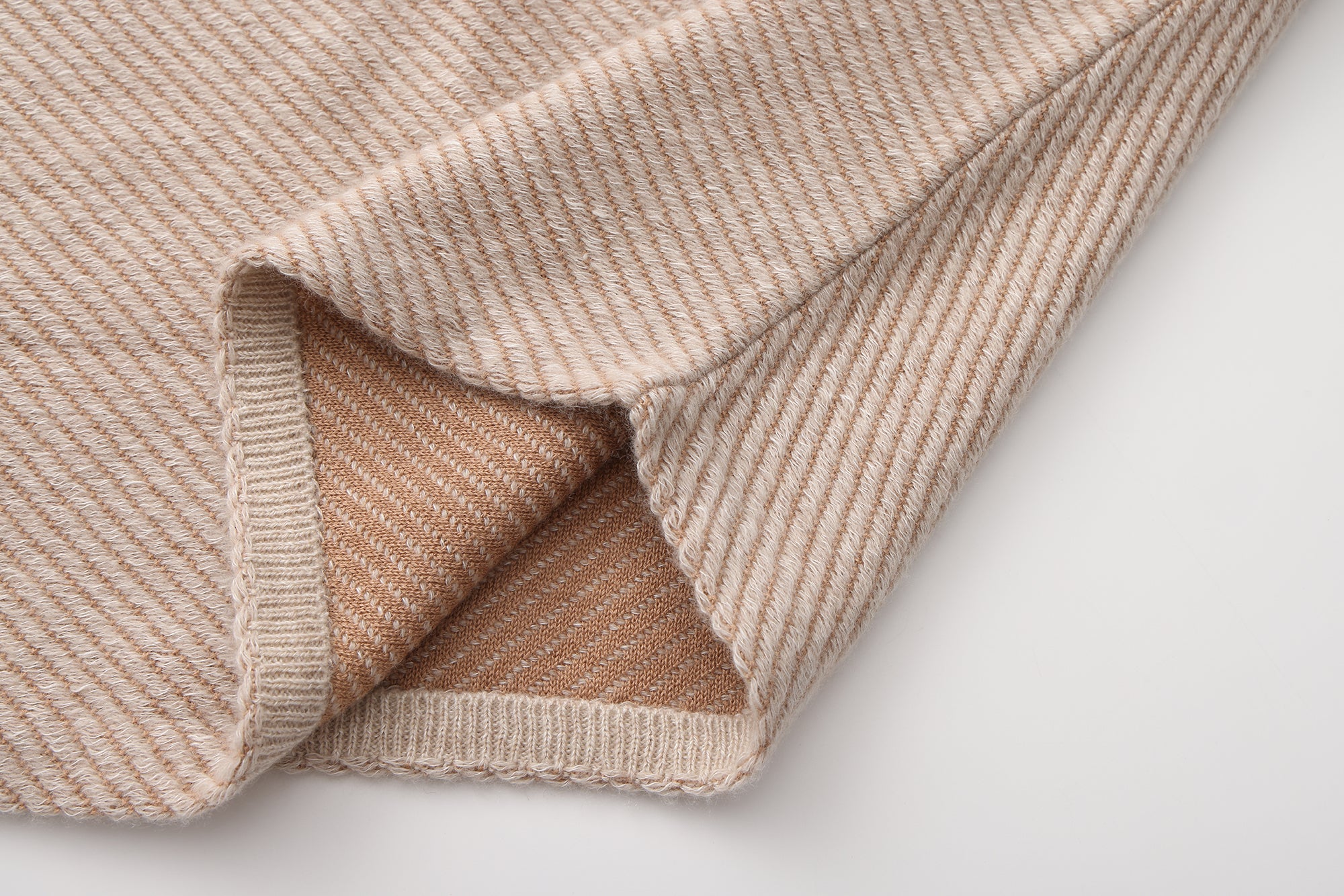 PRESS26 - LATTE KAEL TOP