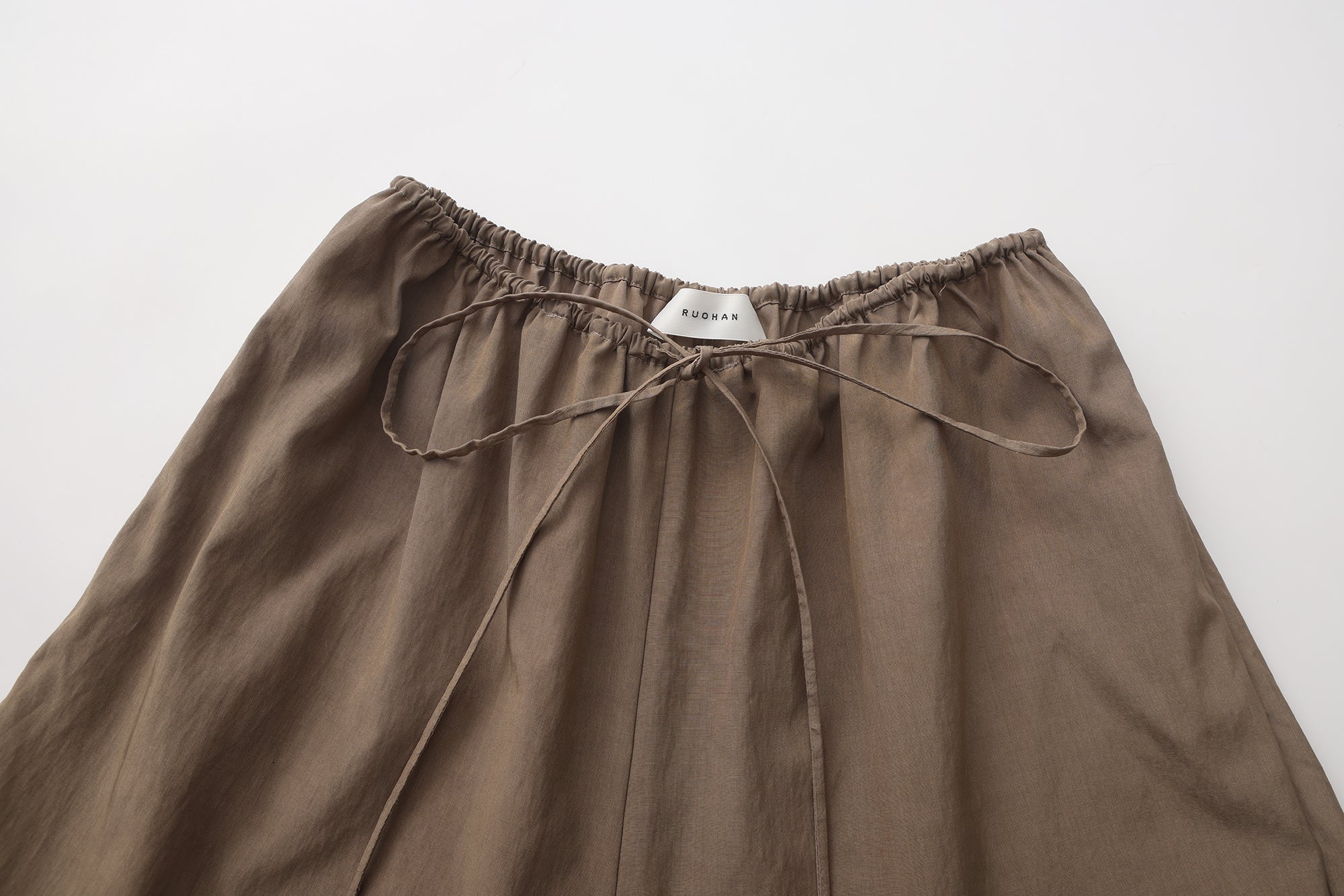 AW26 - KHAKI SHINE KYLEN PANTS
