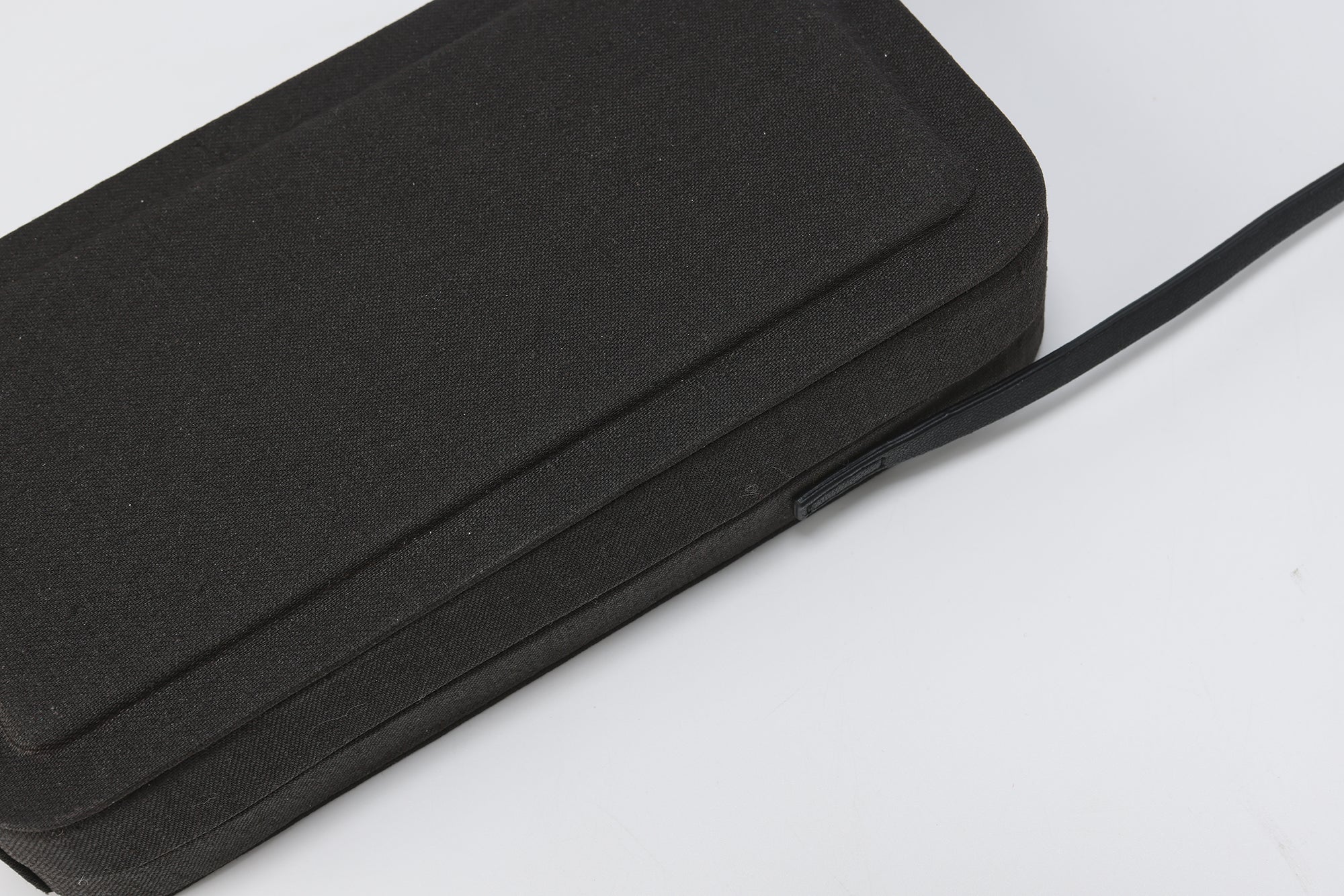 PREAW25 - LAVA ROCK PHONE BAG