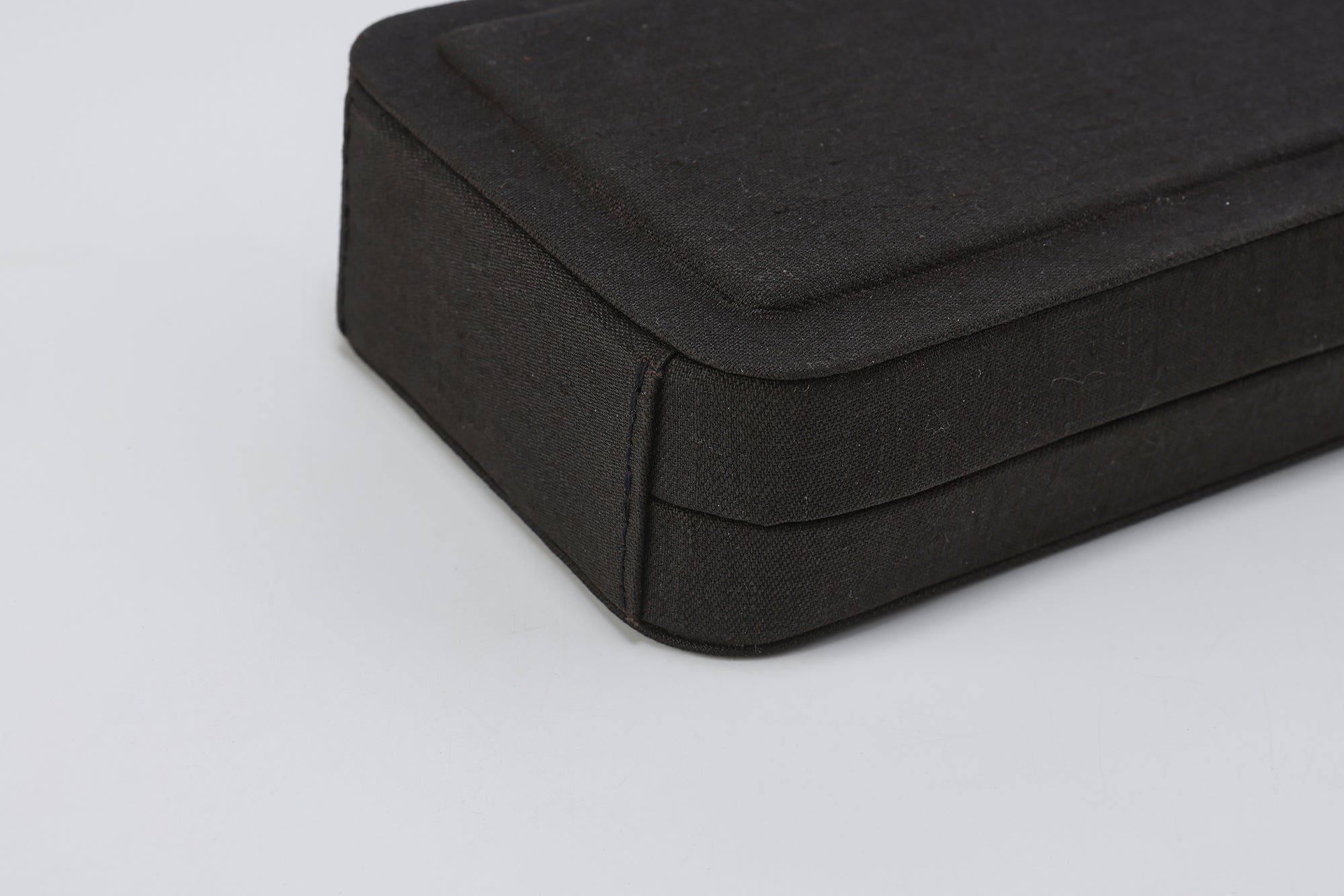 PREAW25 - LAVA ROCK PHONE BAG