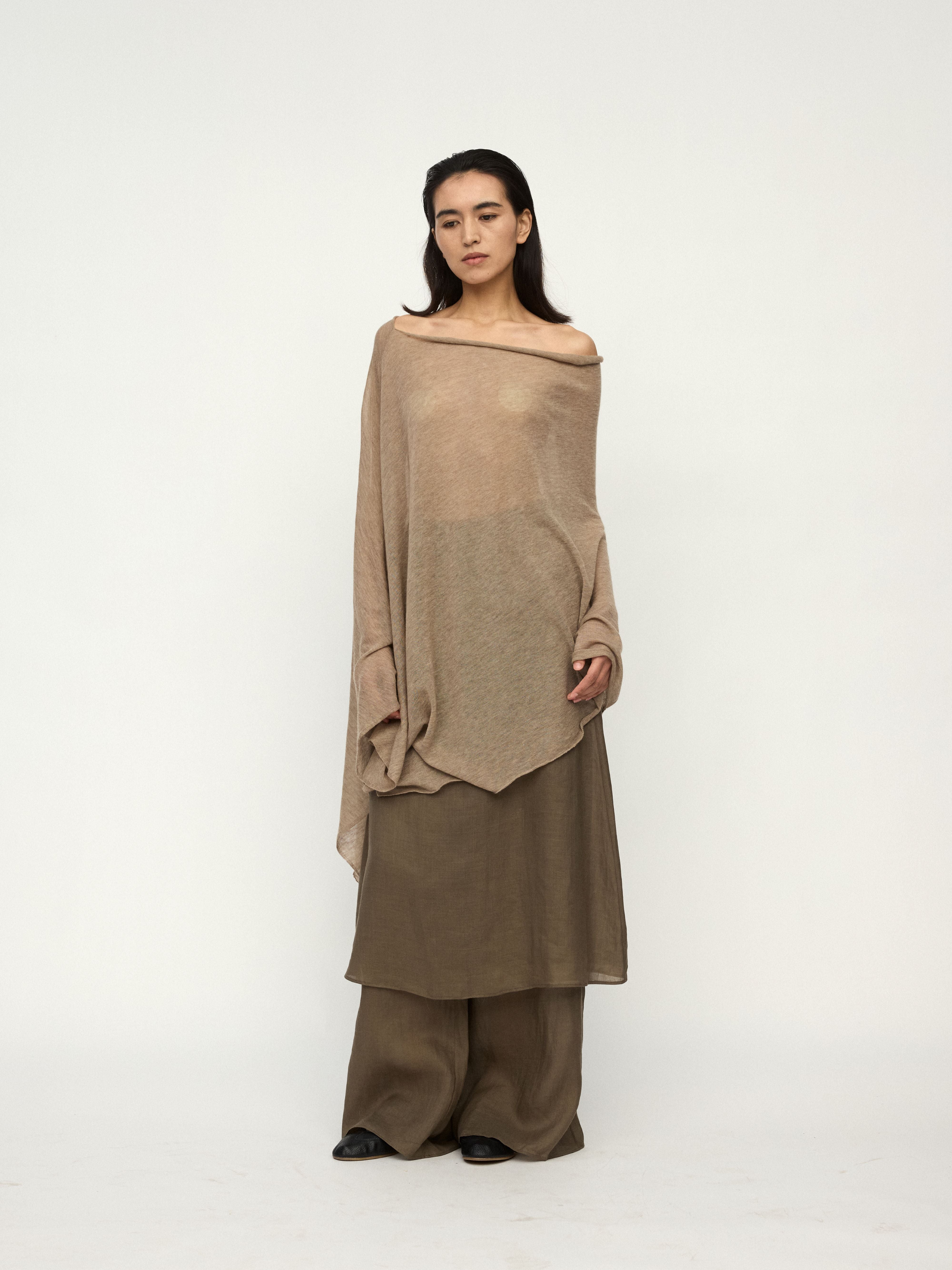 PREAW25 - BEIGE DRIP CAPE