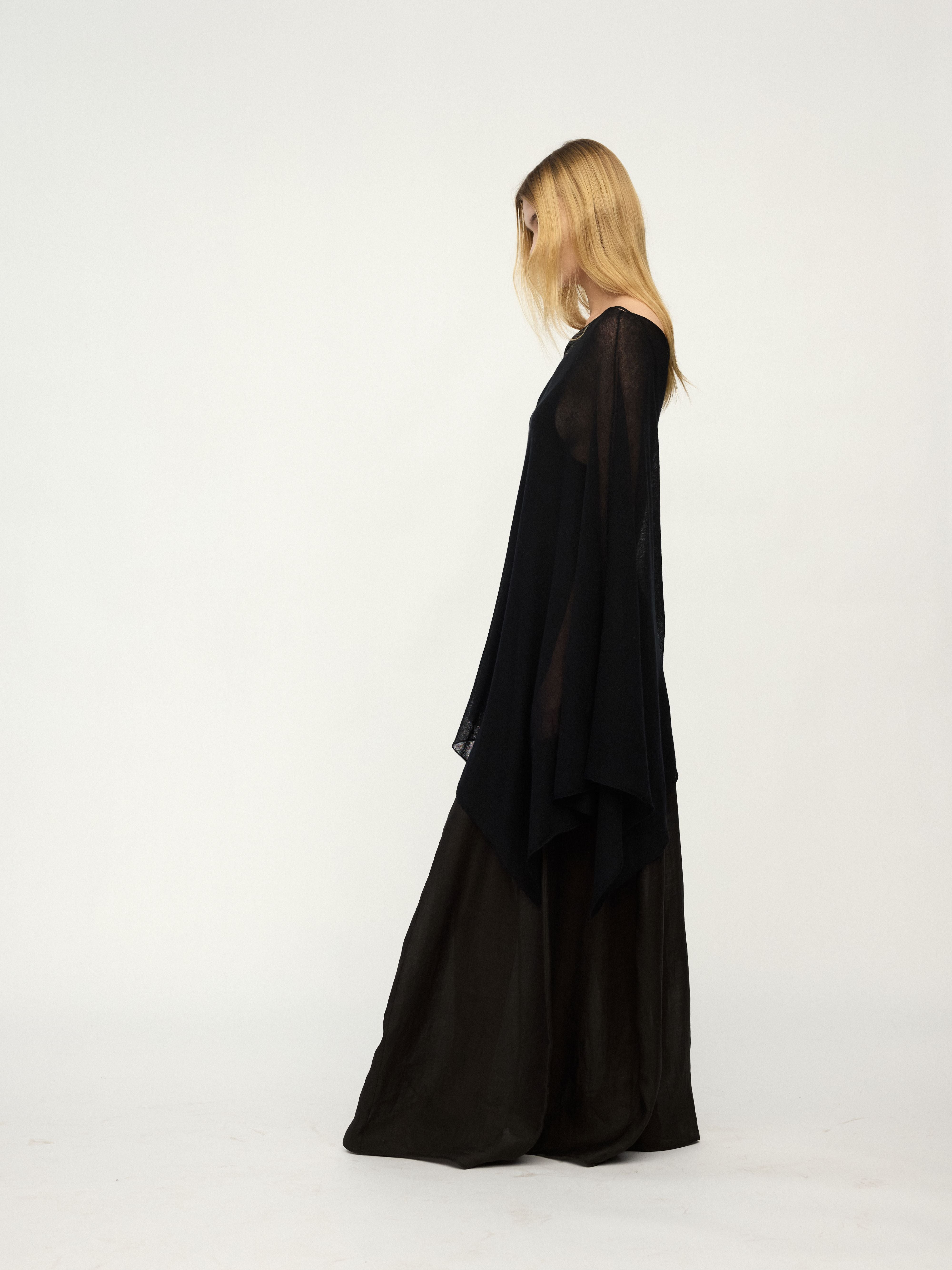 PREAW25 - BLACK DRIP CAPE