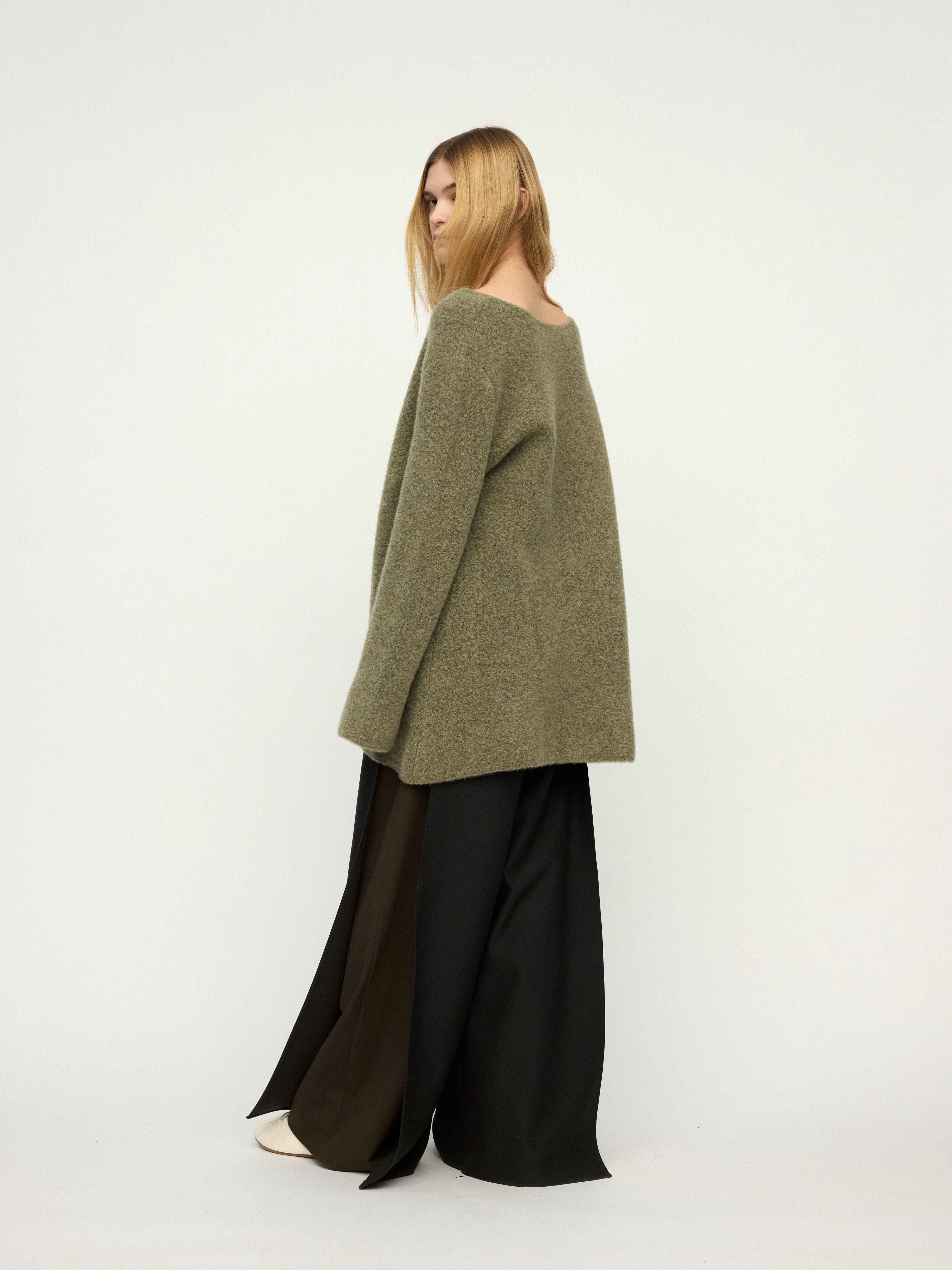 PREAW25 - DARK SAGE LOUNGE TOP