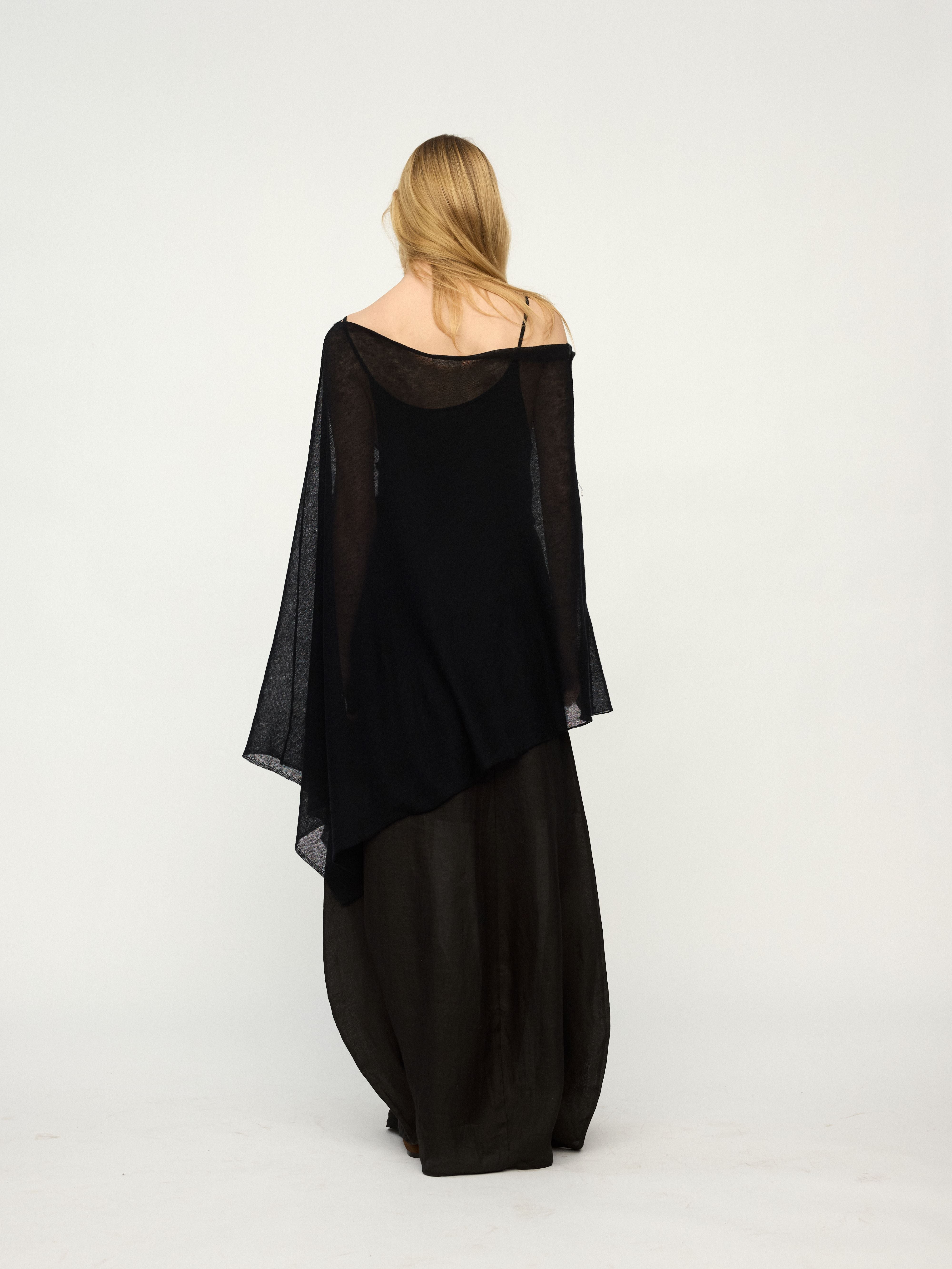 PREAW25 - BLACK DRIP CAPE