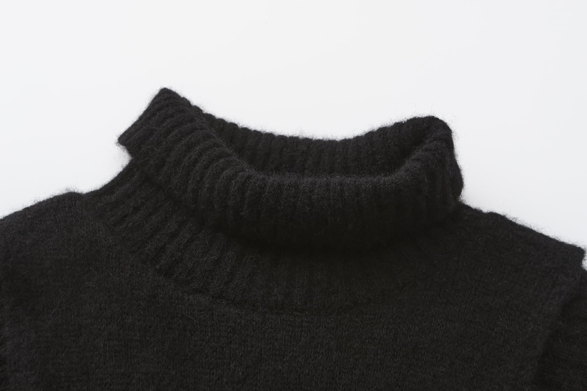 AW24 - BLACK KNIT JALUIT TOP