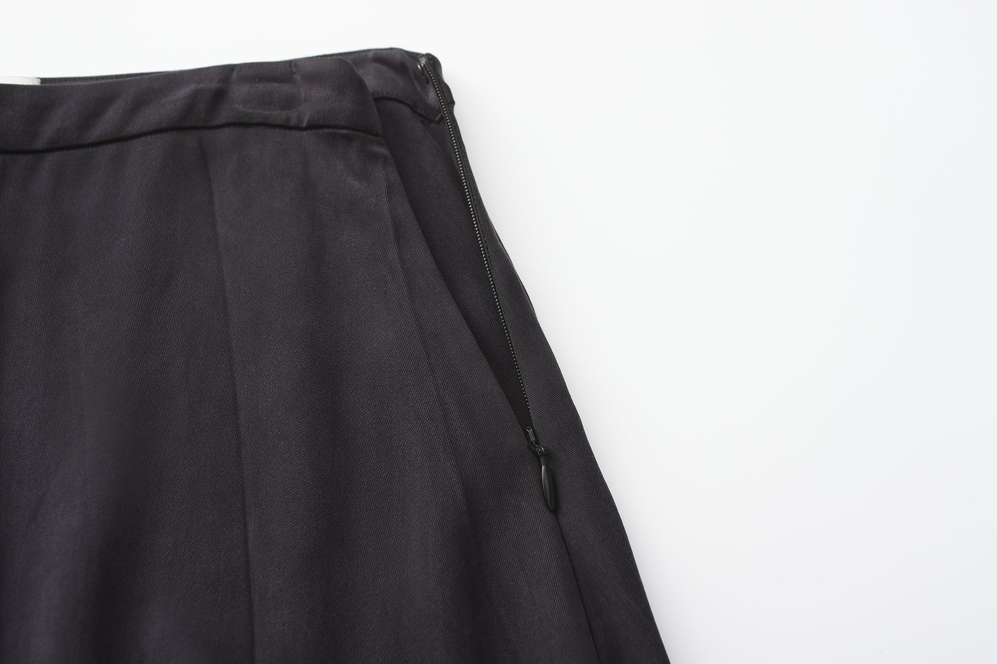 SS25 - MIDNIGHT LINE SKIRT