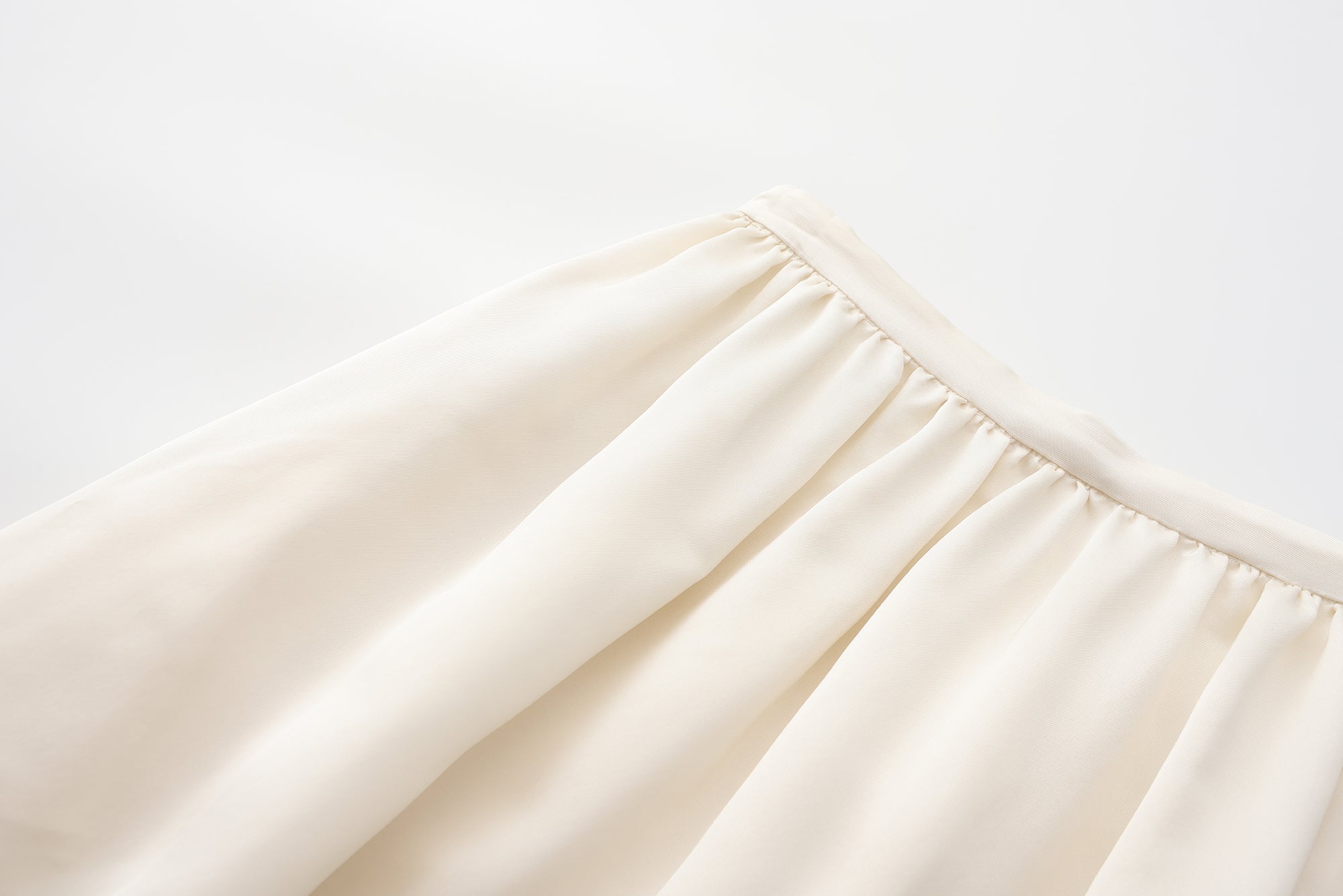 PRE SS25 - GLOSS WHITE KEE SKIRT