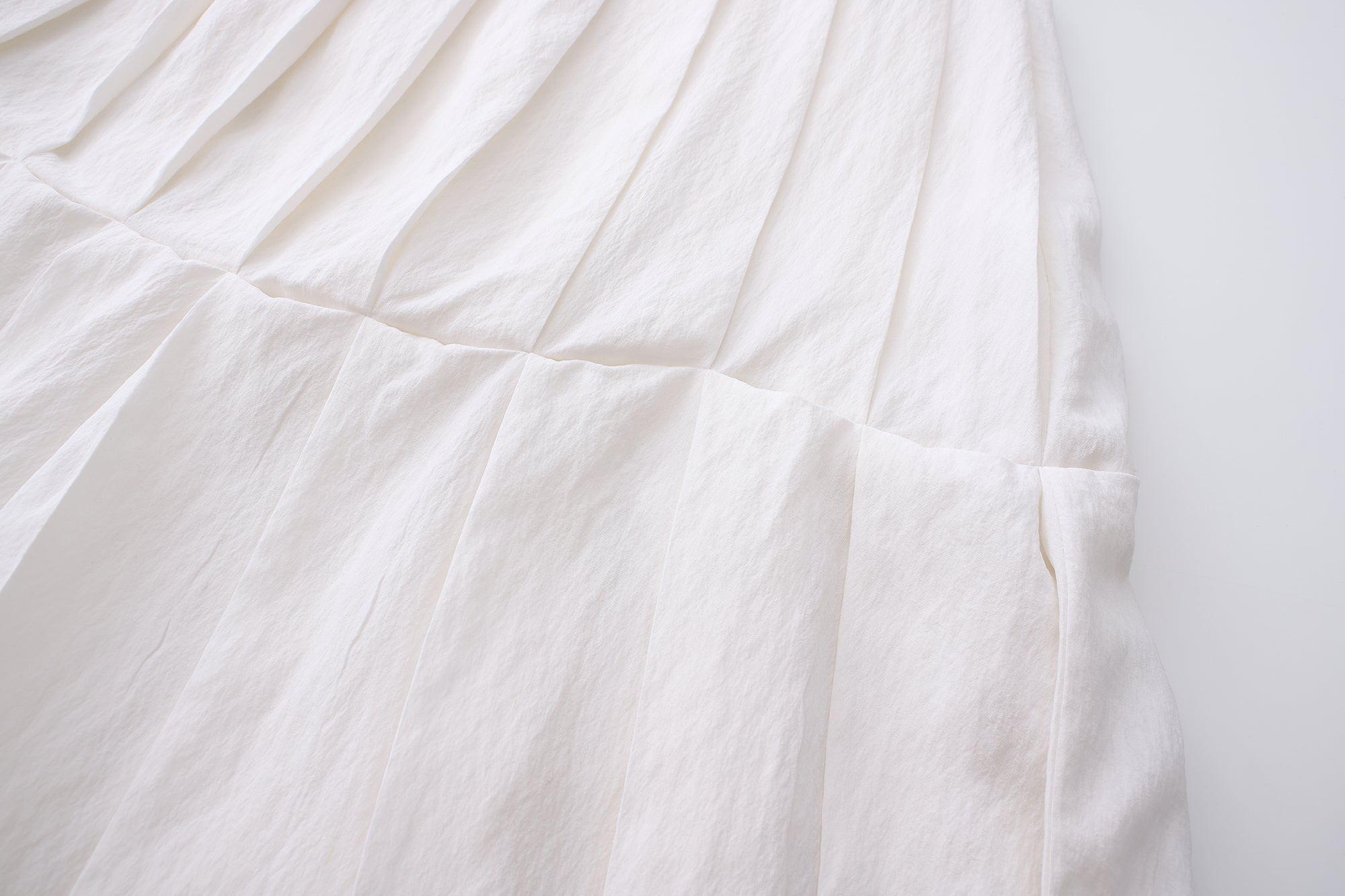 PREAW25 - MILKY ALBA PLEATED SKIRT