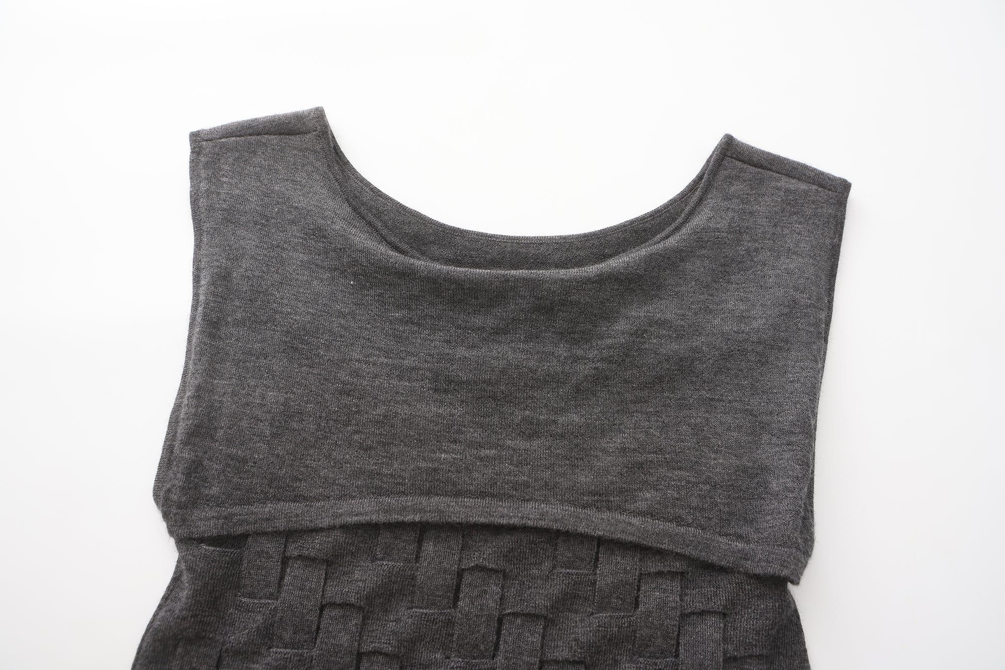 PREAW25 - DARK GREY BEQUIA TOP