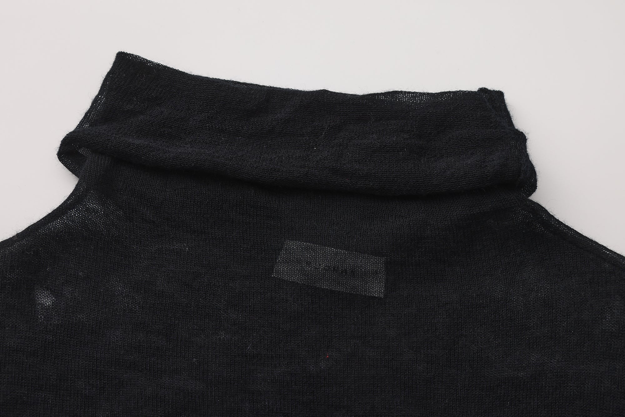 AW25 - BLACK FROST TURTLE NECK TOP