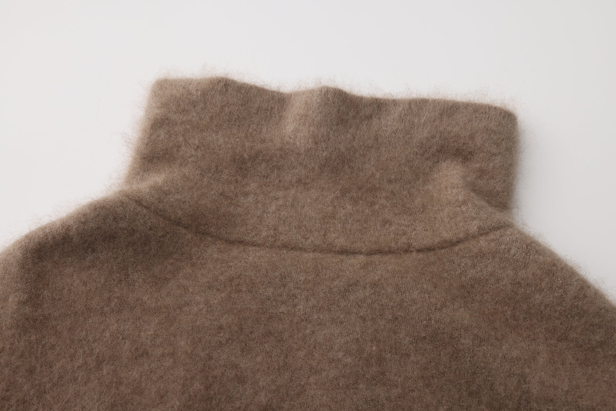 AW25 - CLUNCH KIA TOP