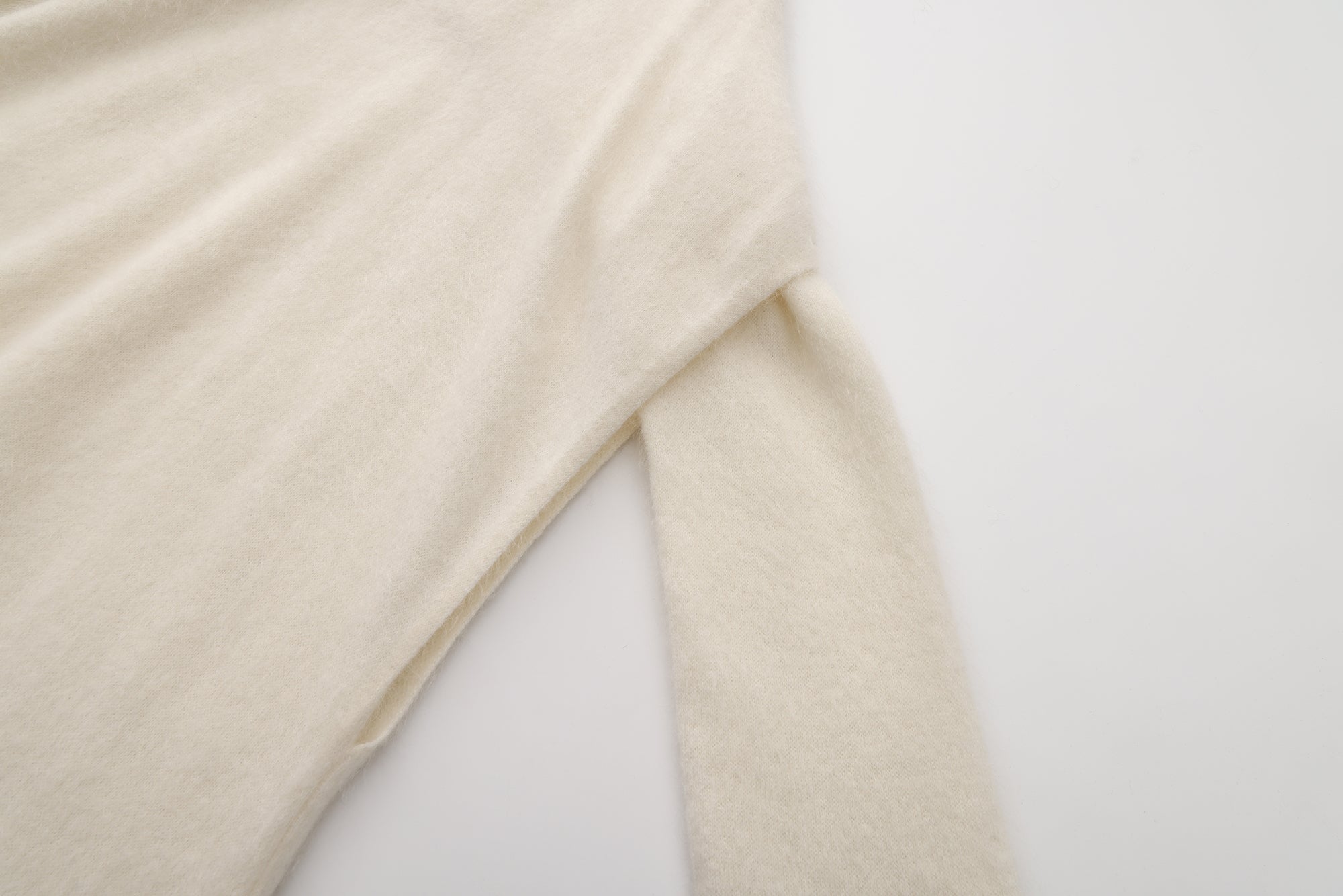 AW25 - WHITE KIA TOP