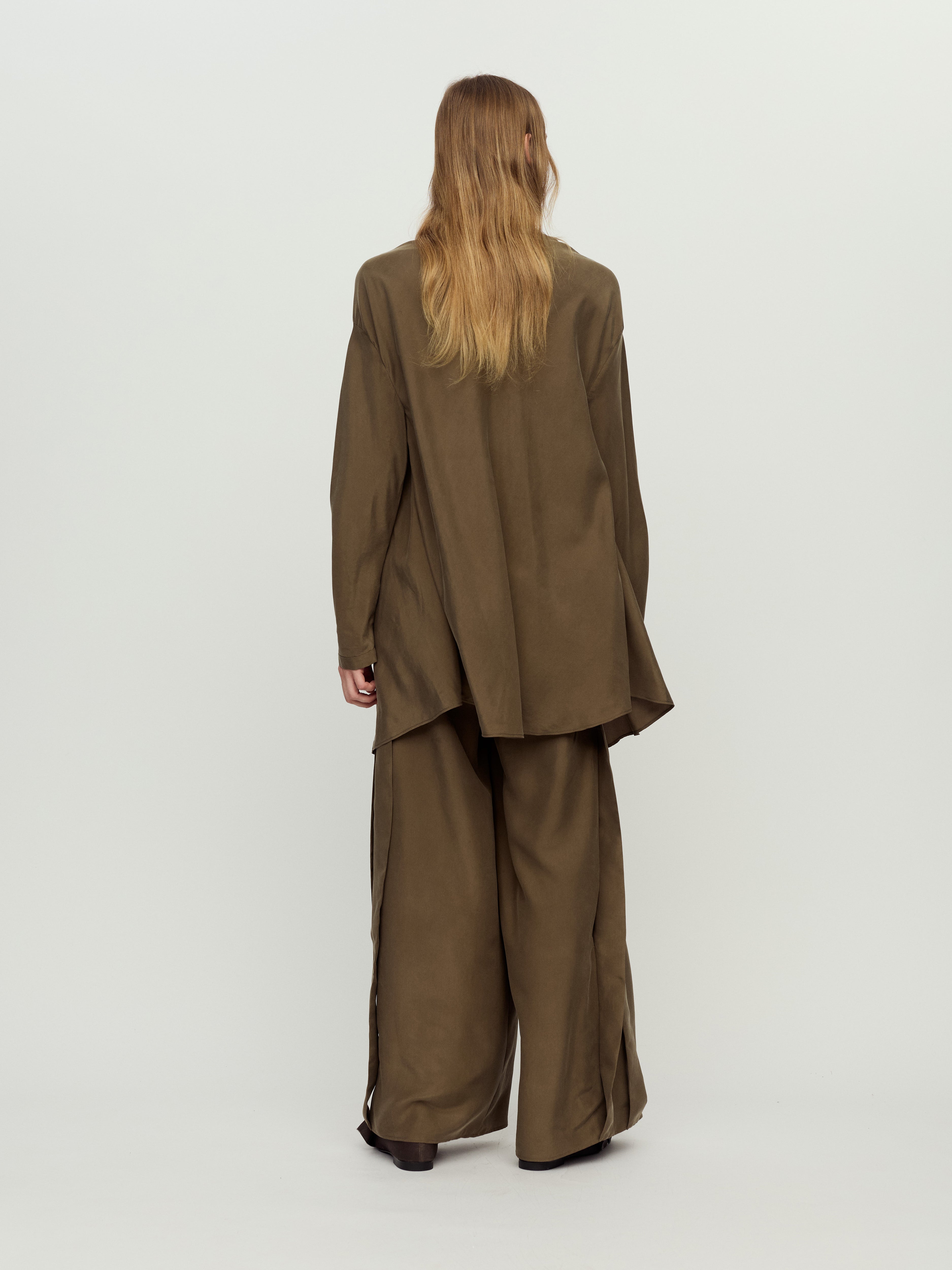 PRESS26 - OLIVE NORO SHIRT