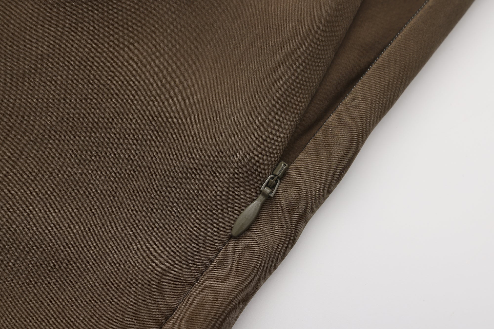 PRESS26 - OLIVE TAHI TOP