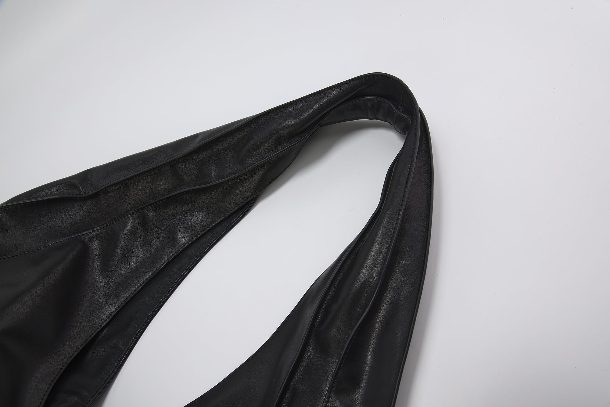 PREAW26 - BLACK TOBA BAG