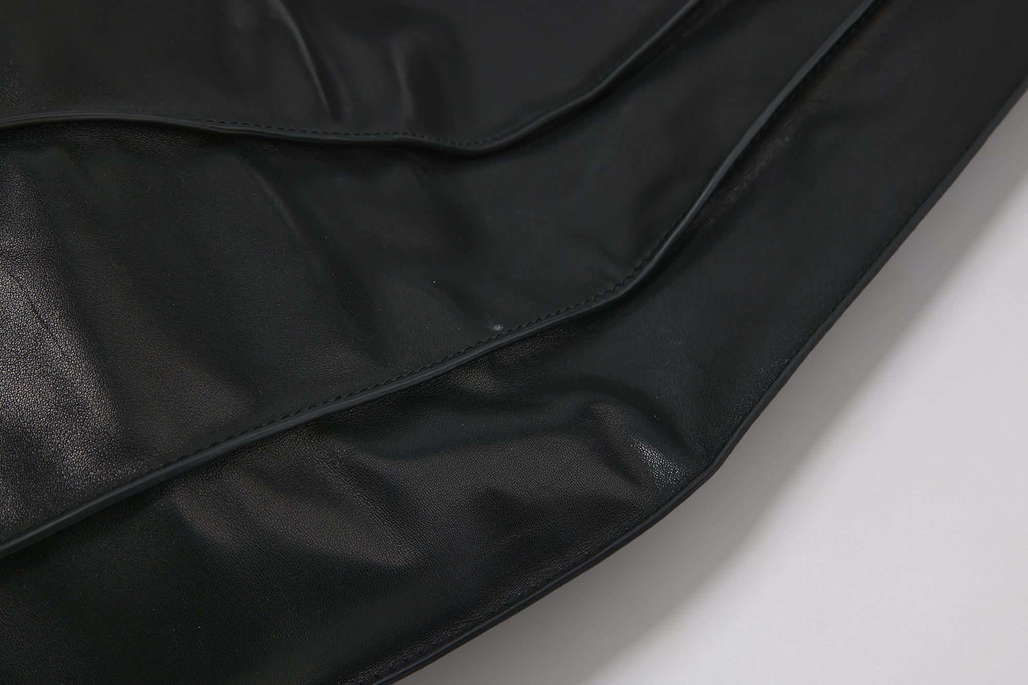 PREAW26 - BLACK TOBA BAG