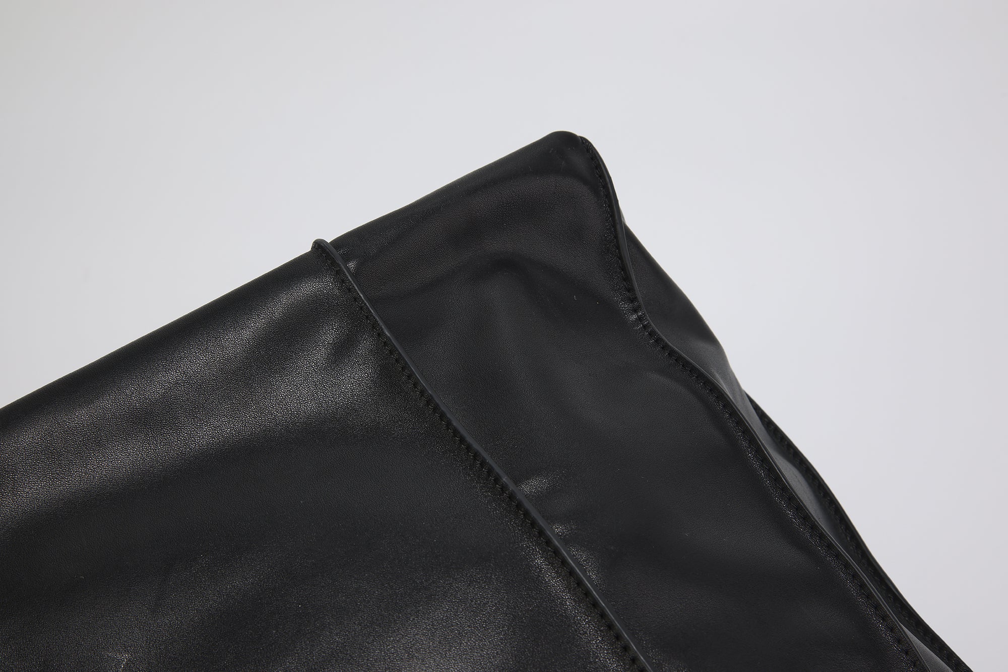 PREAW26 - BLACK TOBA BAG
