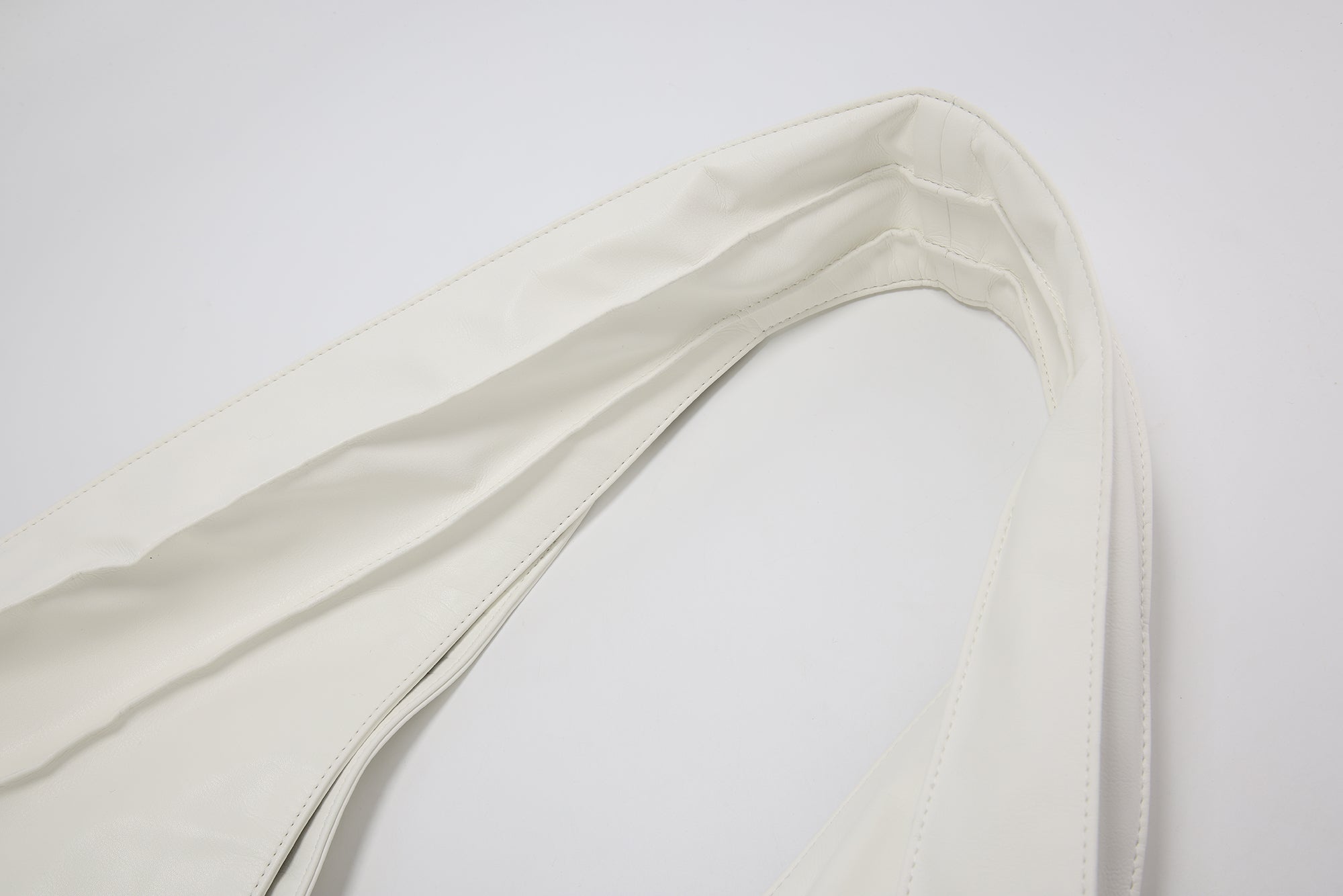 PREAW26 - IVORY TOBA BAG