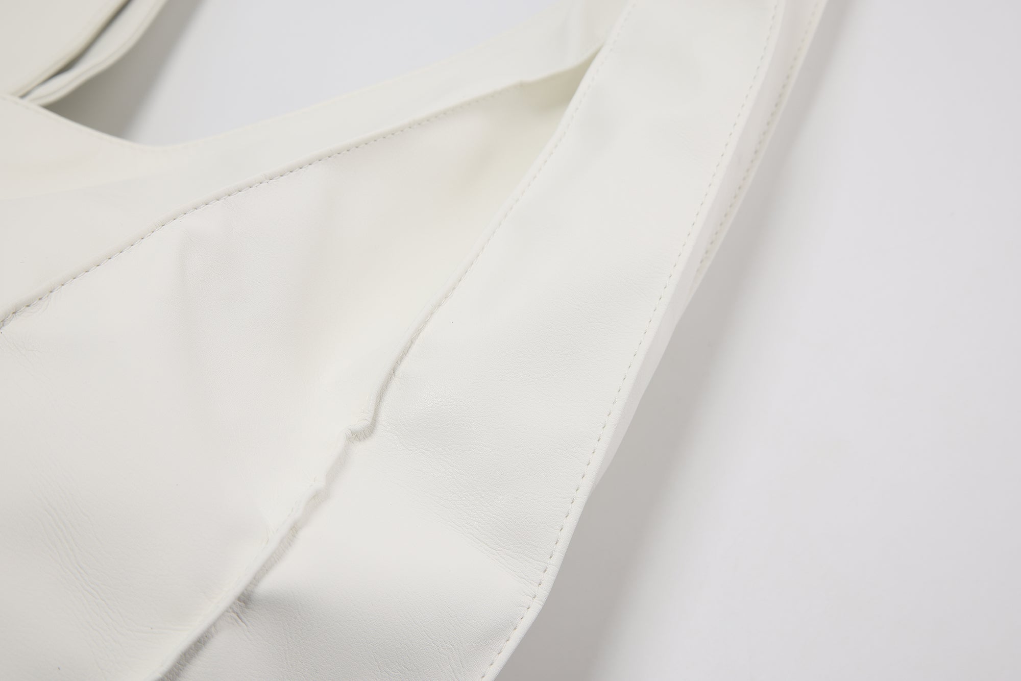 PREAW26 - IVORY TOBA BAG