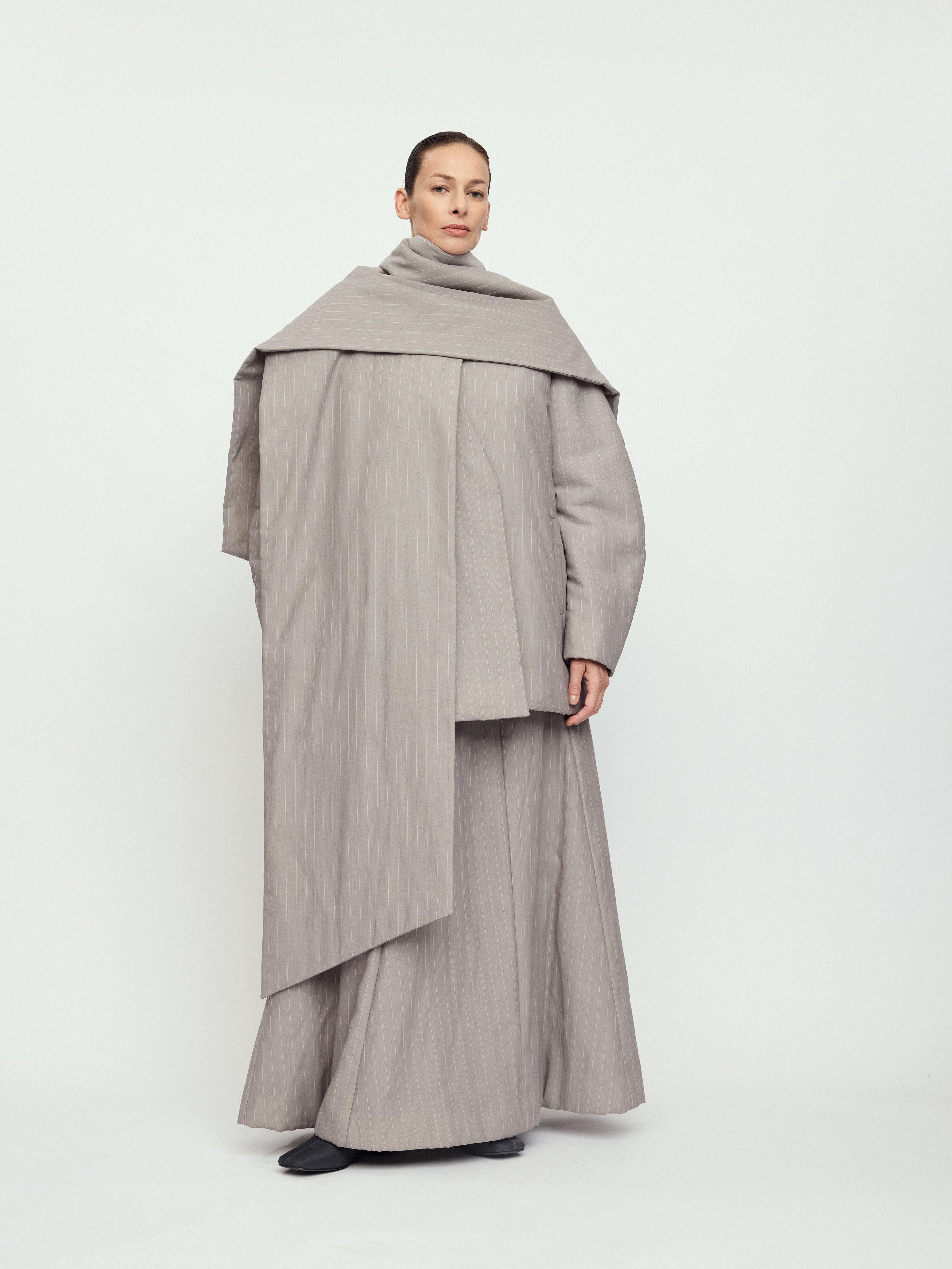 AW25 - GRAPHITE GRAY PADDED MAUKE CAPE