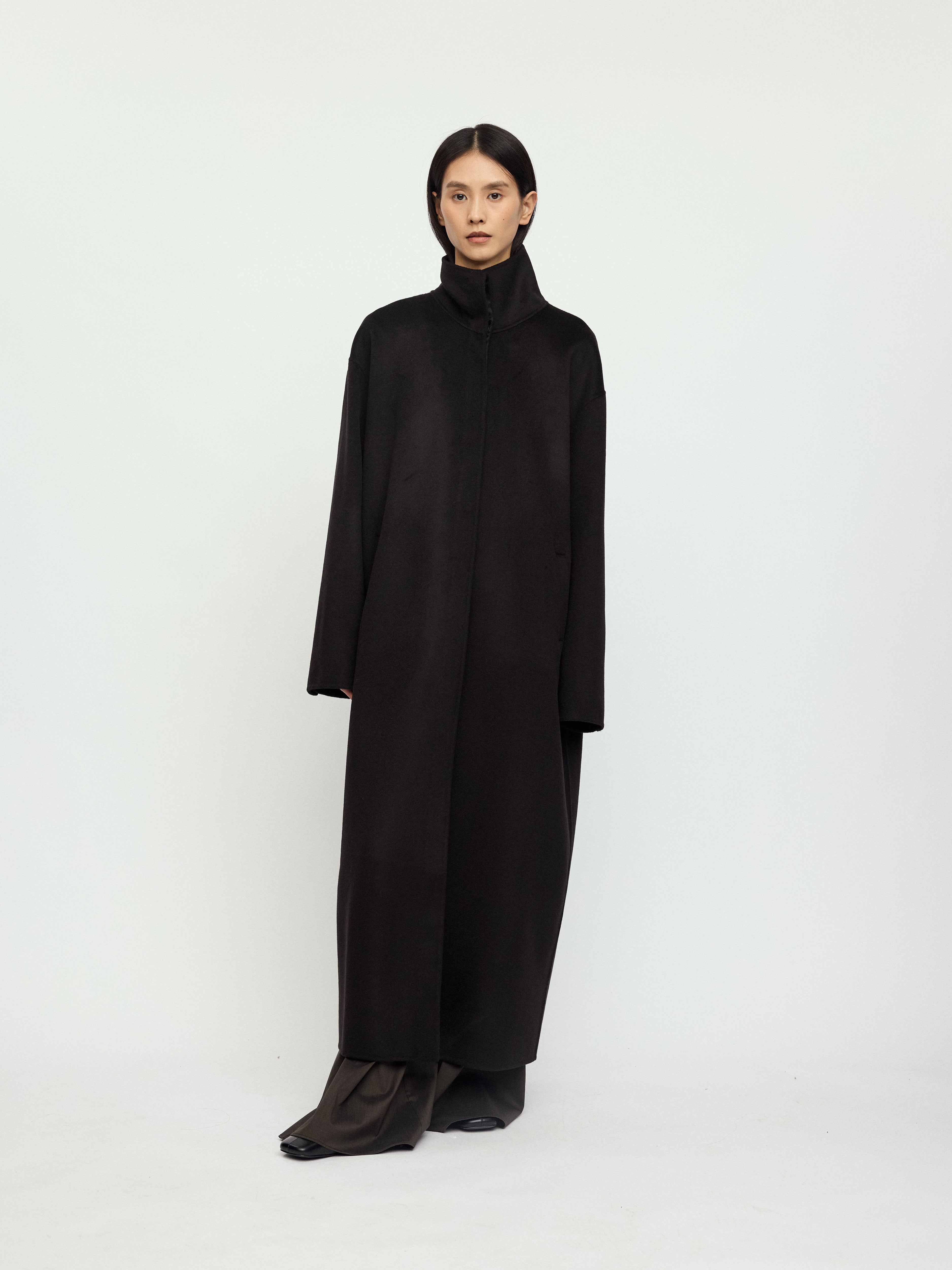 AW25 - JET BLACK PENRHYN COAT