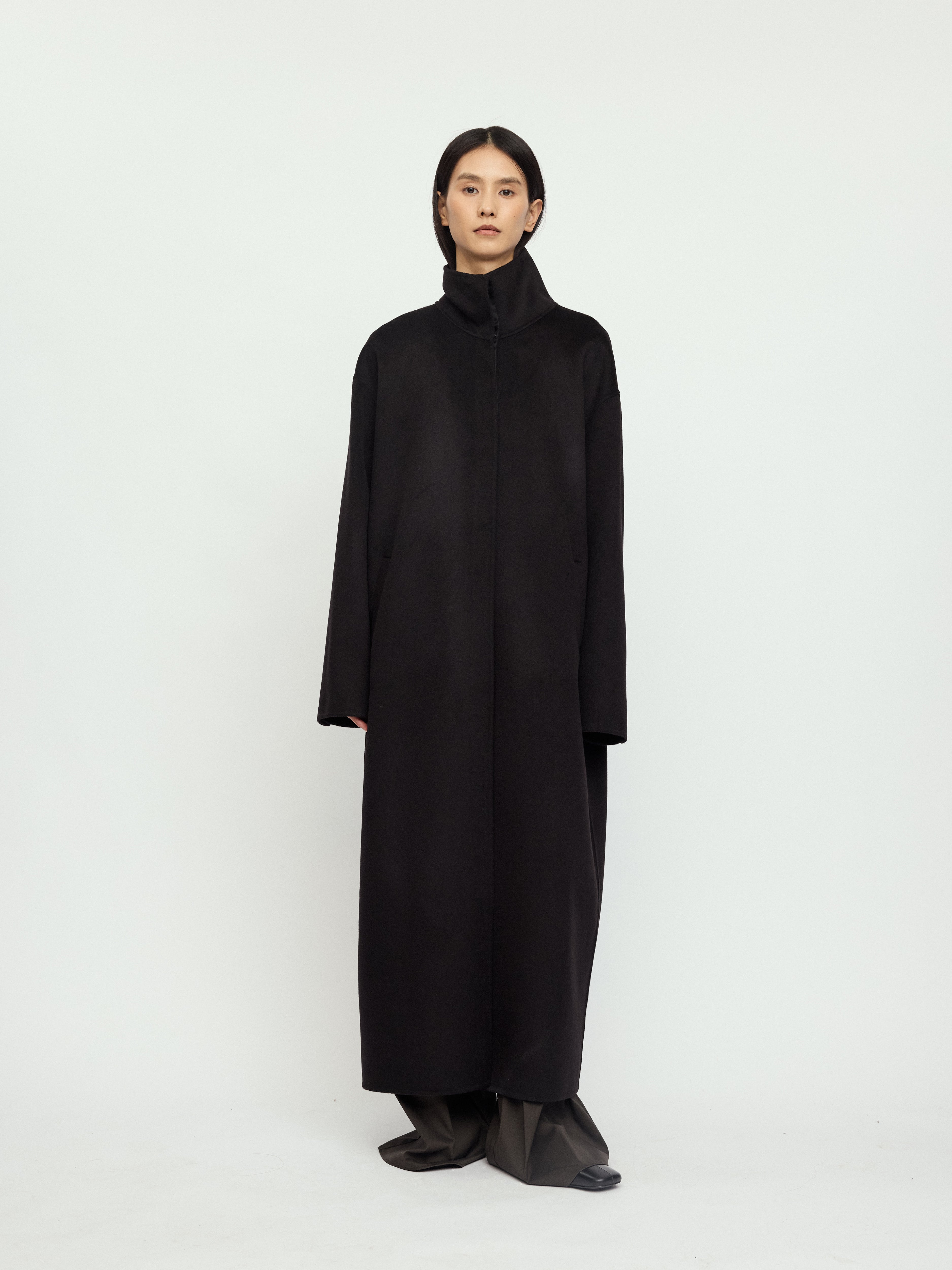 AW25 - JET BLACK PENRHYN COAT