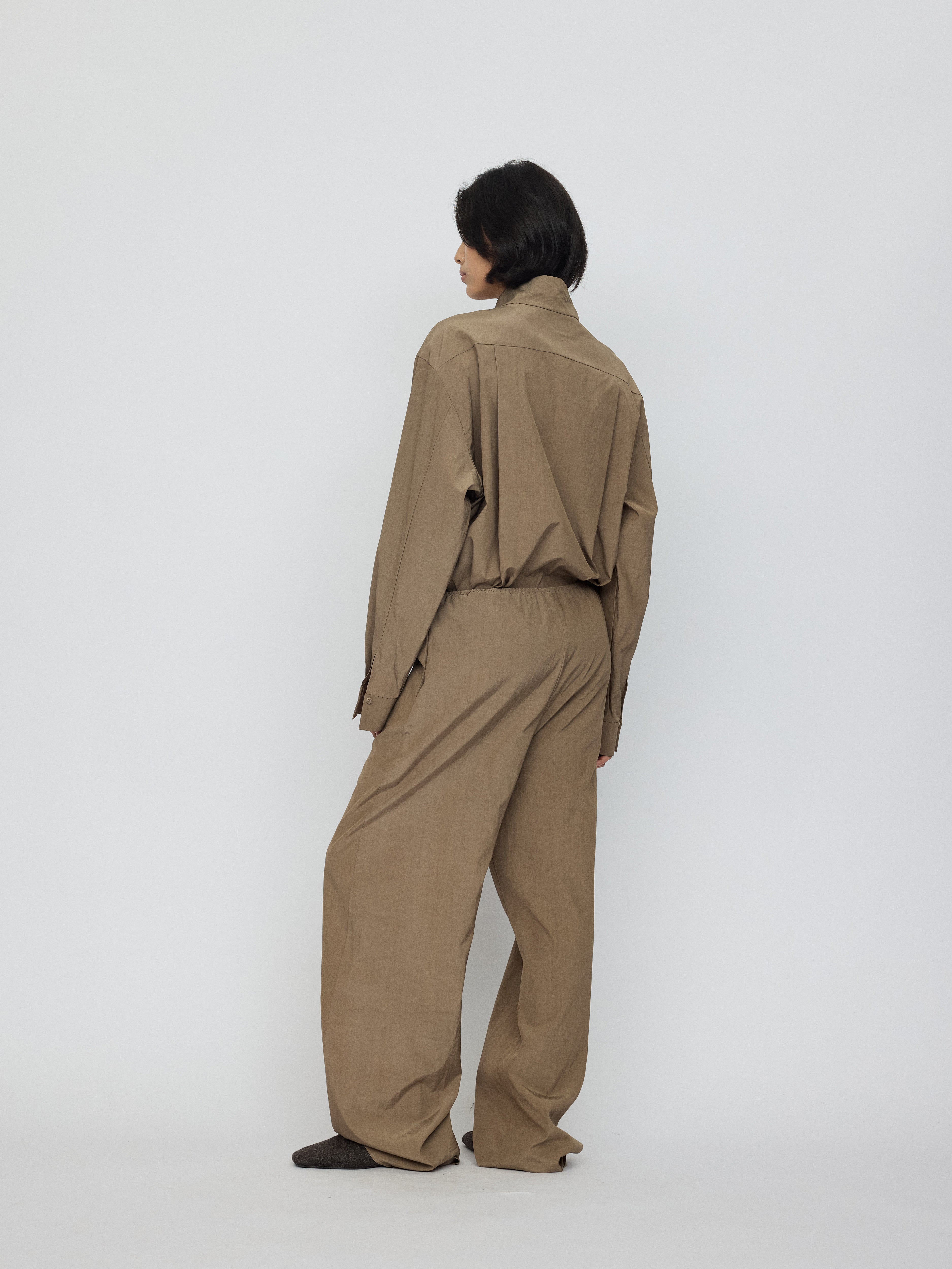 AW26 - KHAKI SHINE KYLEN PANTS